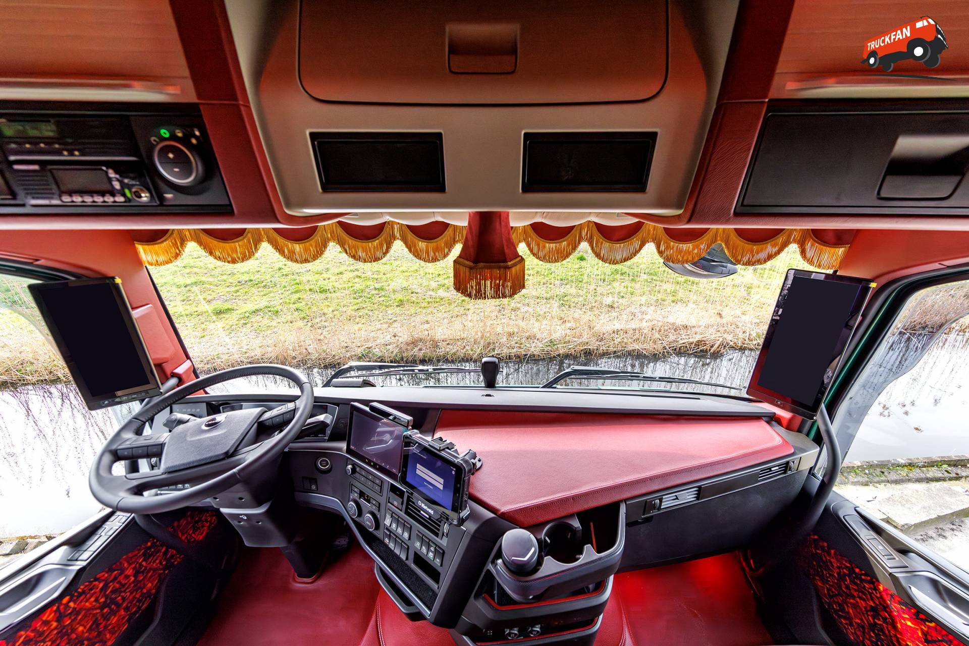 50ste Volvo-truck geleverd aan G.G. Rietveld & Zonen