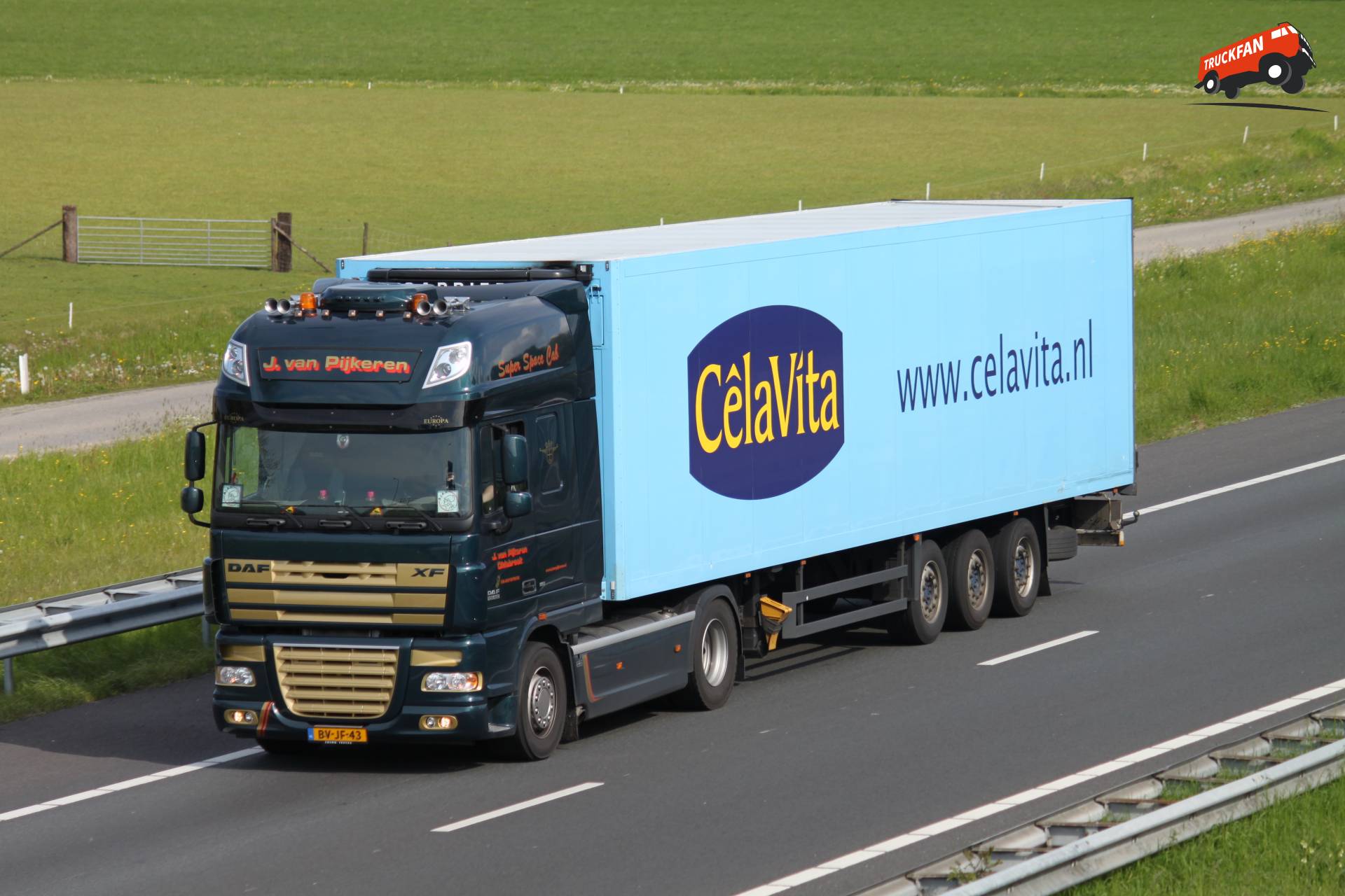 DAF XF105 vrachtwagen van J. van Pijkeren