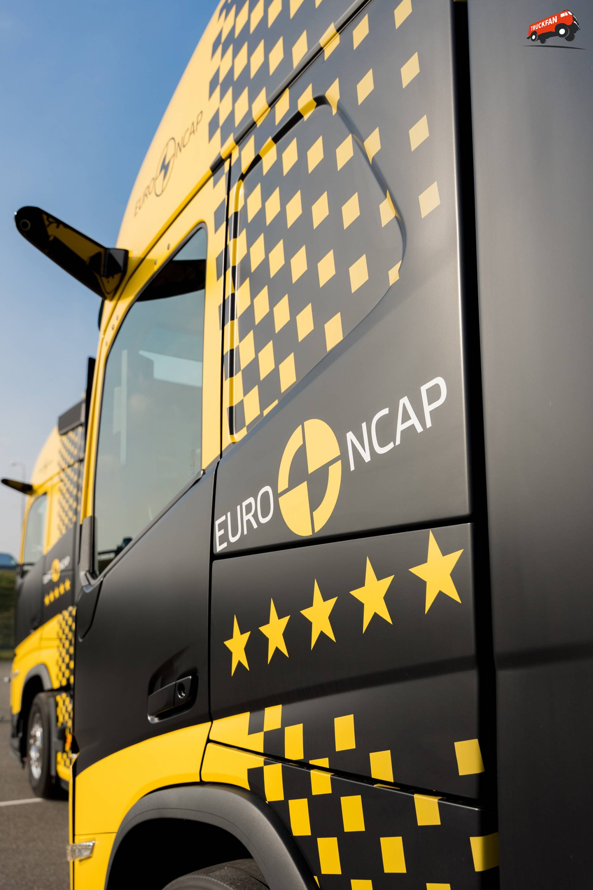 Volvo FM 5e generatie Euro NCAP-demotruck in Nederland