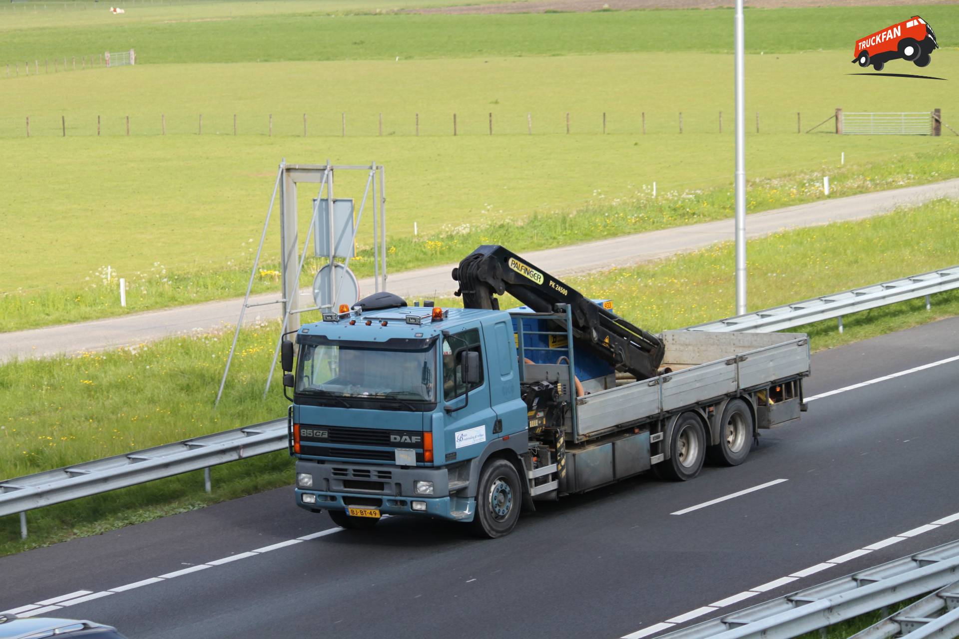 DAF 85CF vrachtwagen van Bruin