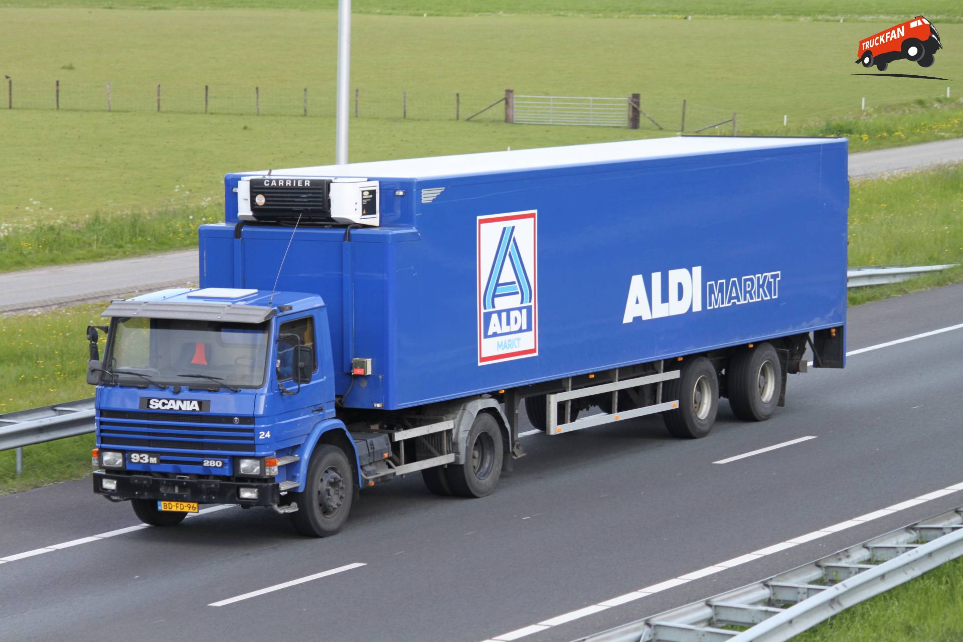 Scania 93 vrachtwagen van Aldi