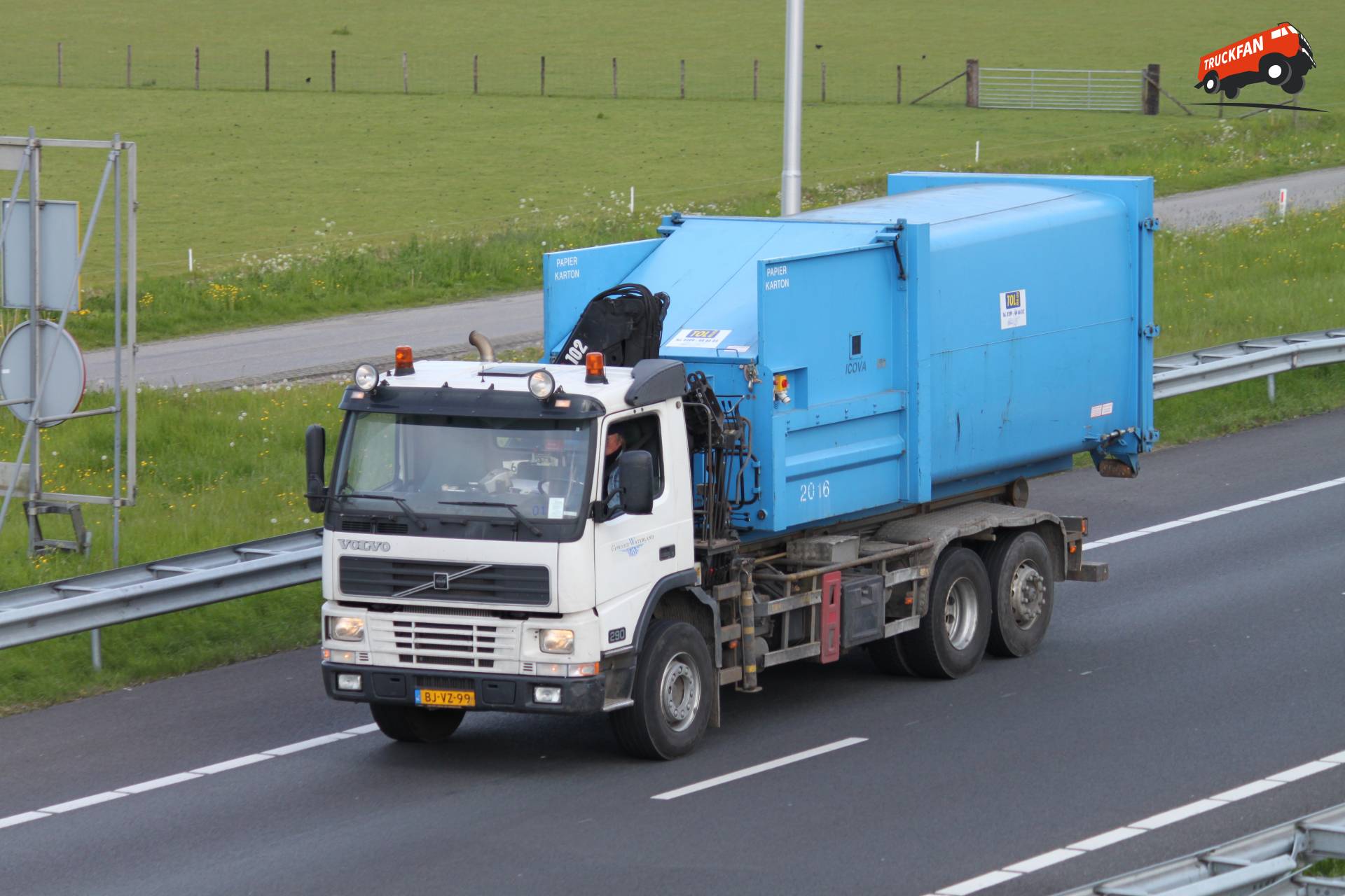 Volvo FM vrachtwagen van Gemeente Waterland