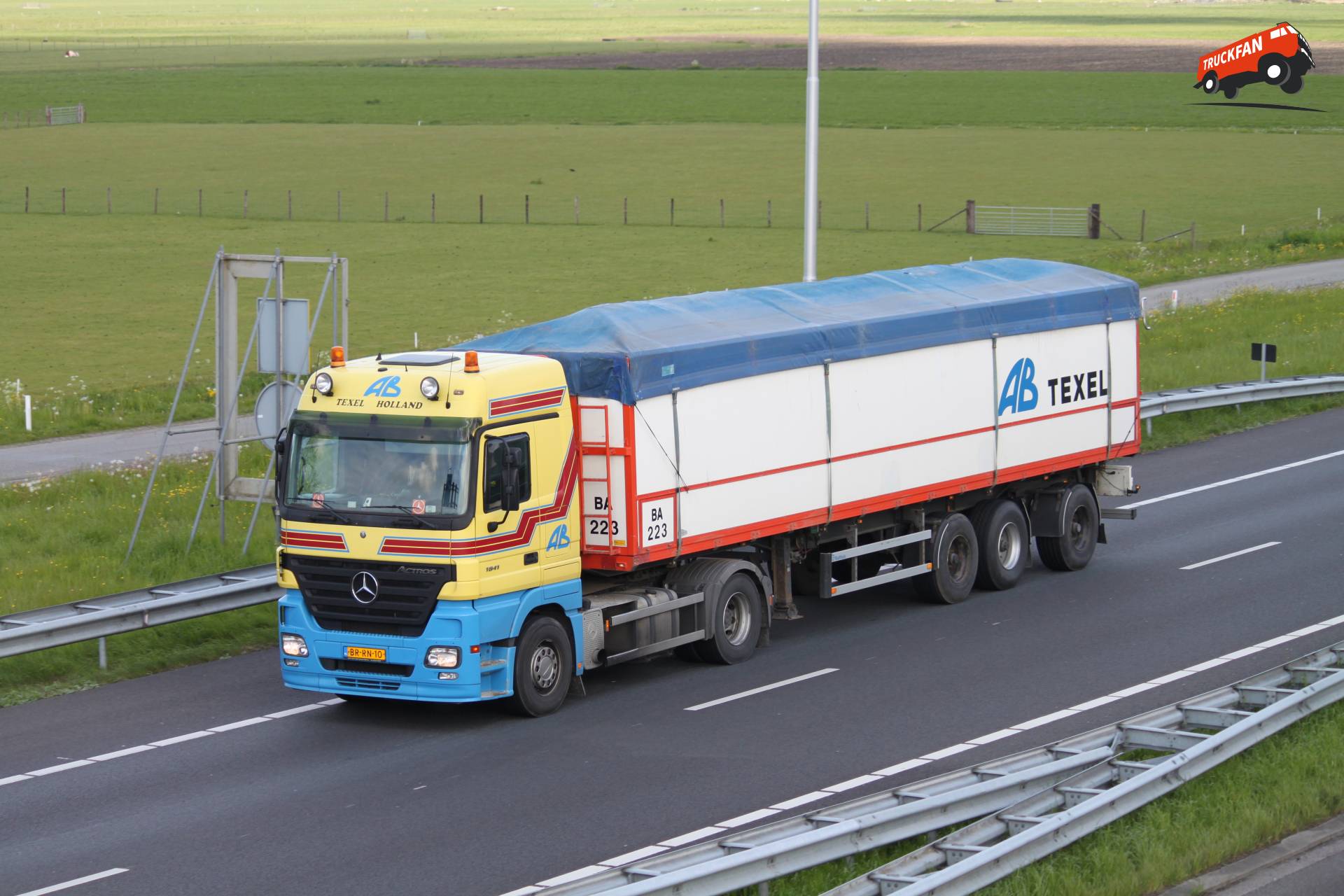 Mercedes-Benz Actros truck