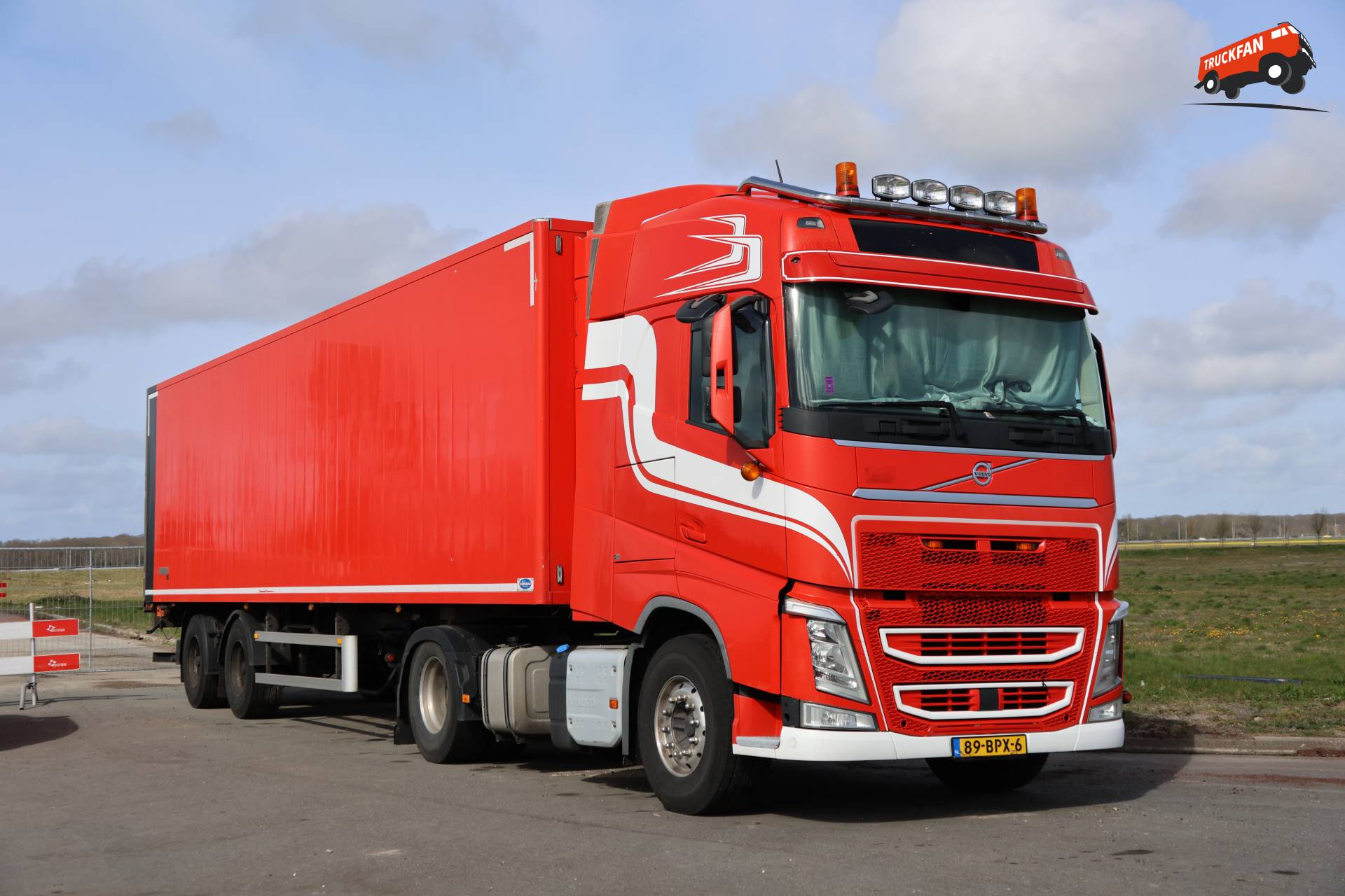 Volvo FH vrachtwagen in Alkmaar