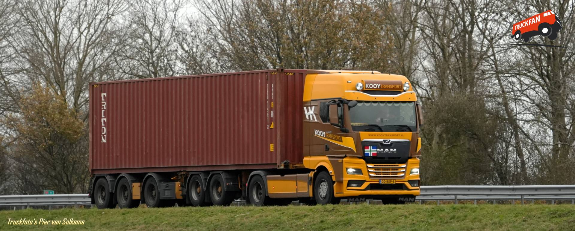 MAN TGX vrachtwagen bij A7 Sneek