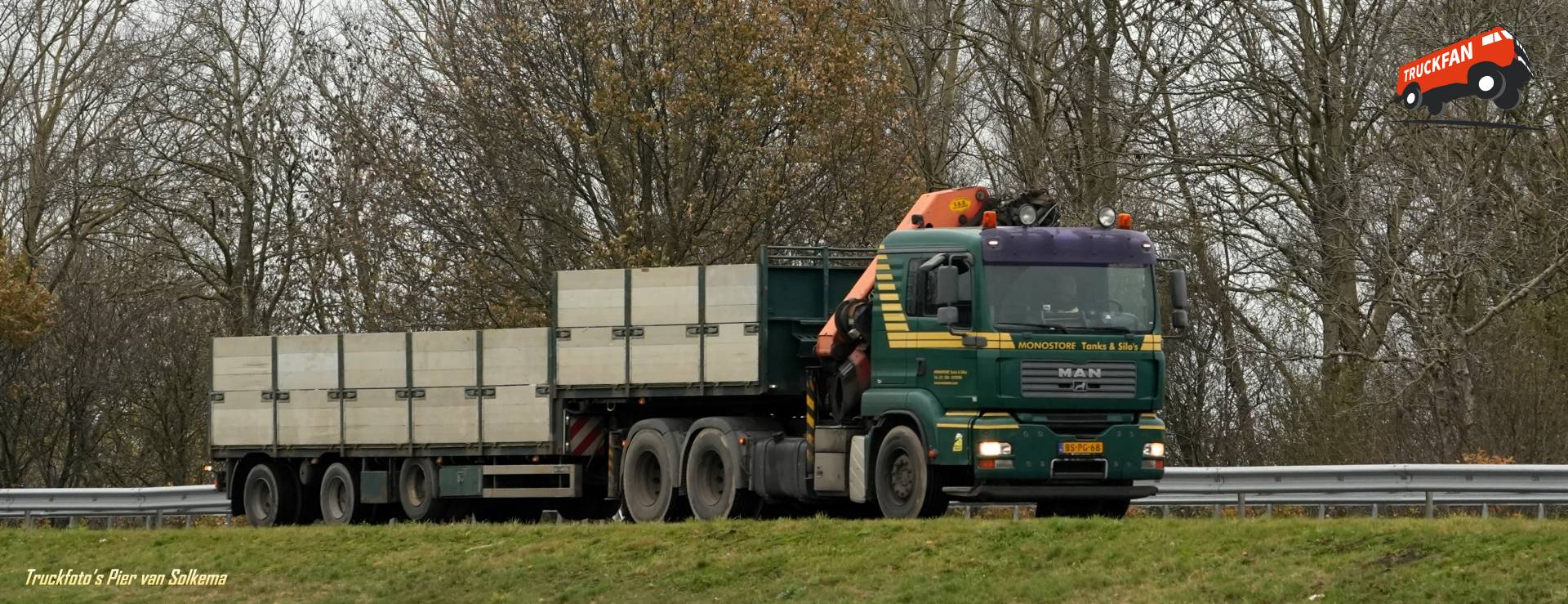 MAN TGS vrachtwagen met open laadbak