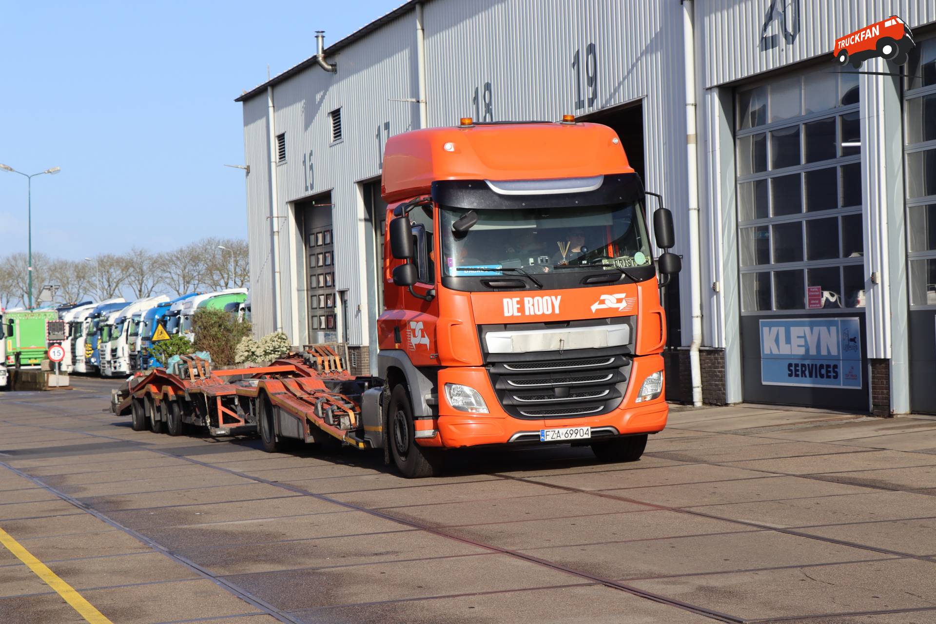 DAF CF met DRAF aanhangwagen van De Rooy