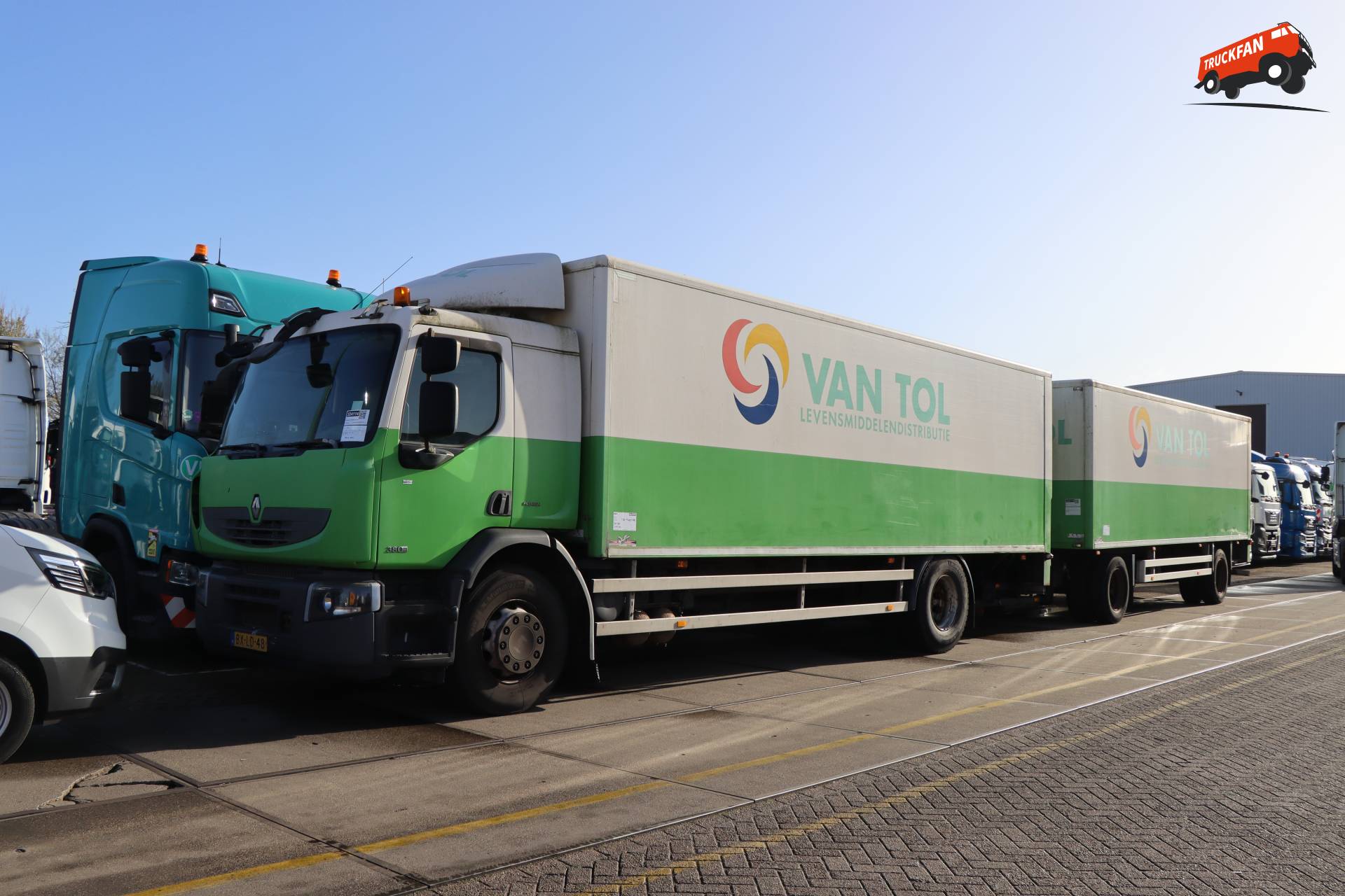 Renault Premium 2e generatie met Draco aanhangwagen