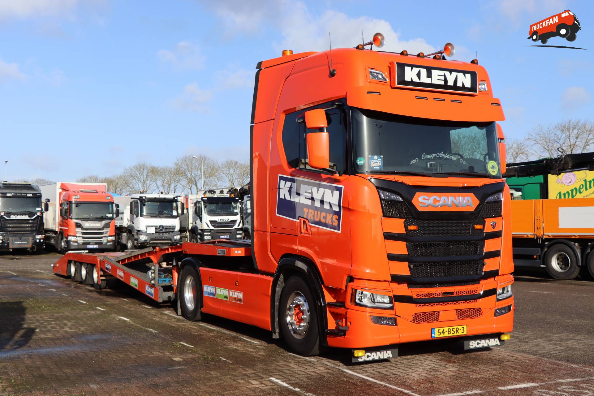 Scania S500 vrachtwagen met Estepe oplegger