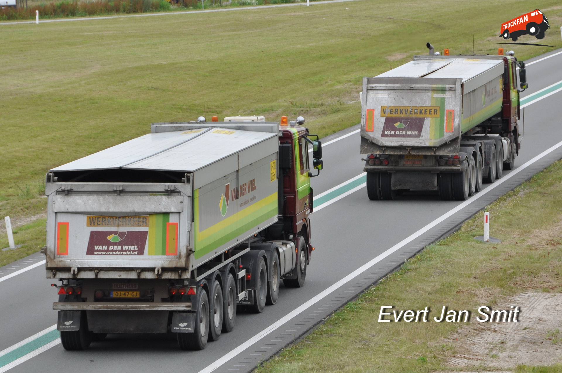 DAF 95XF Trucks 127 and 140 on N33