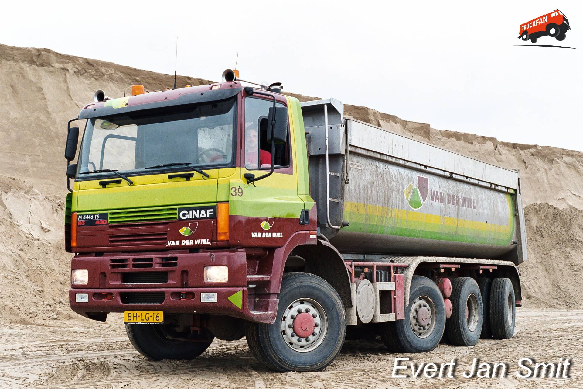 GINAF M 4446-TS bij Eeltjemeer