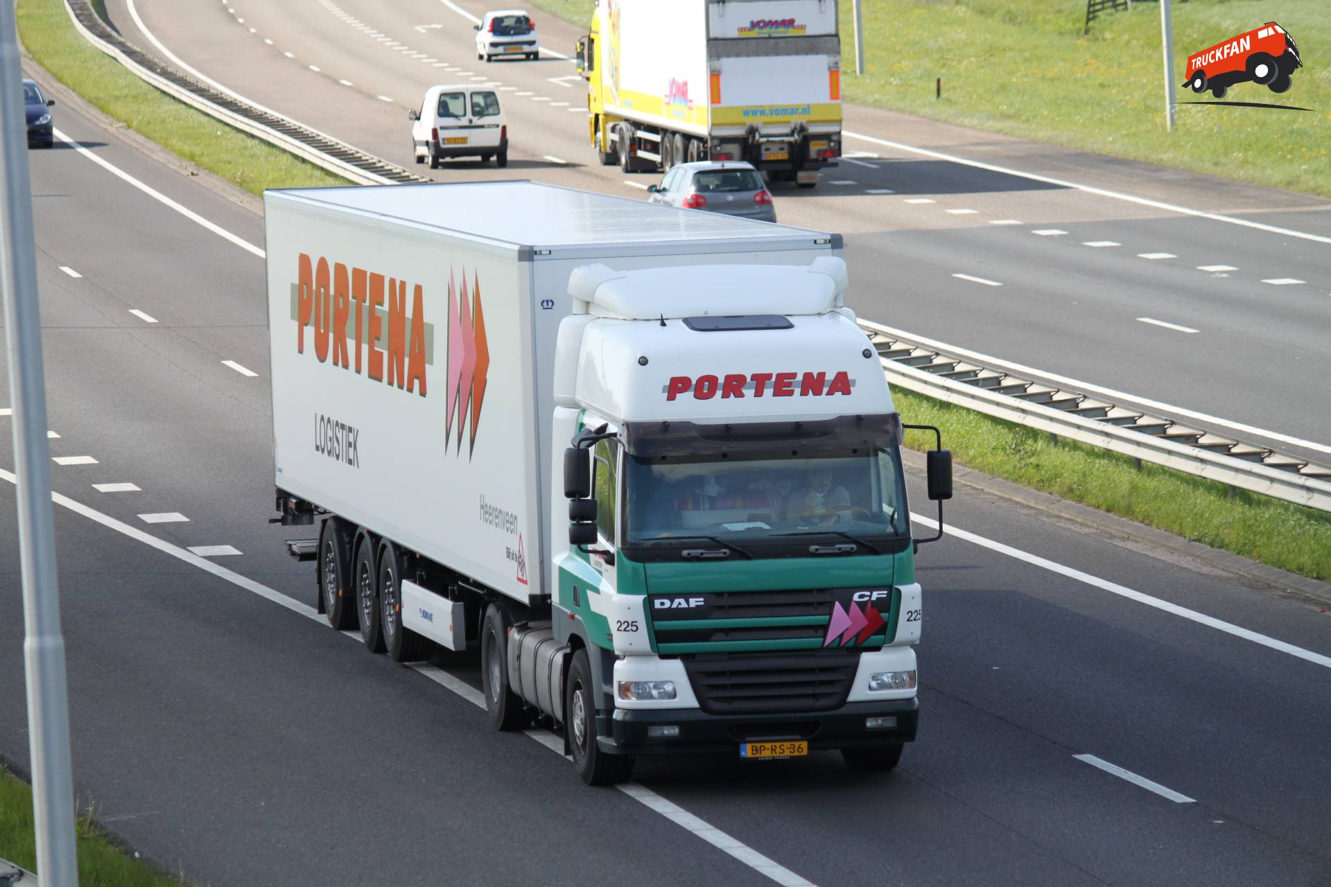 DAF CF85 vrachtwagen van Portena Transport