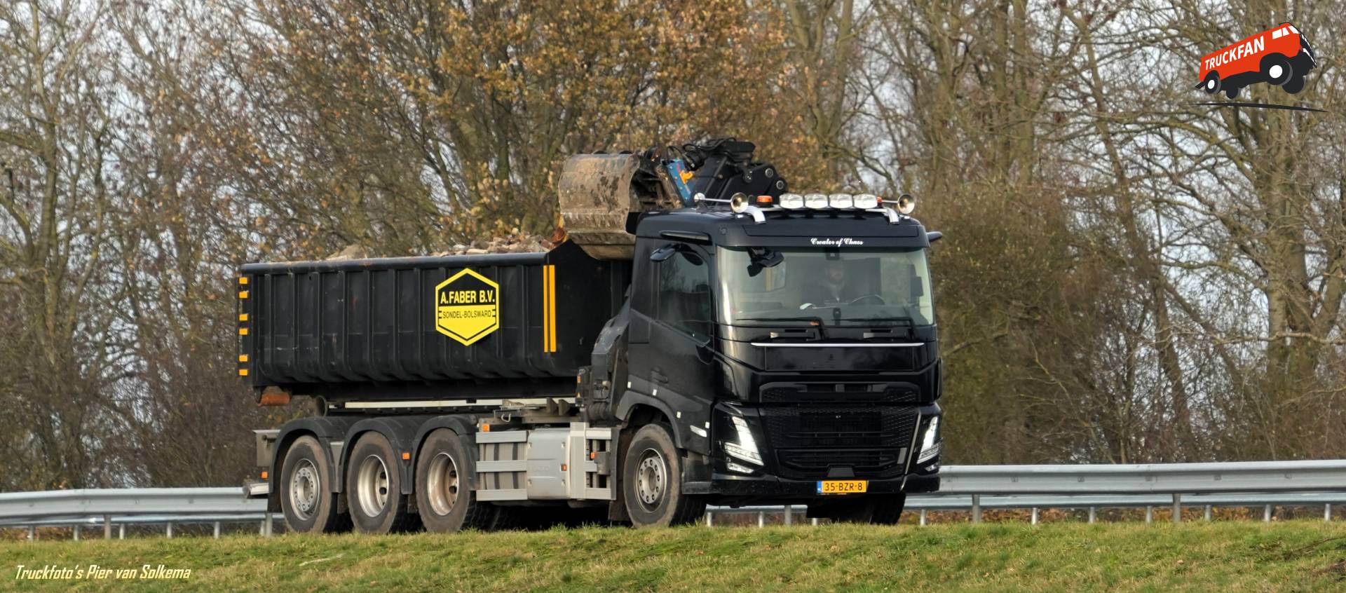 Volvo FM vrachtwagen bij A7 Sneek
