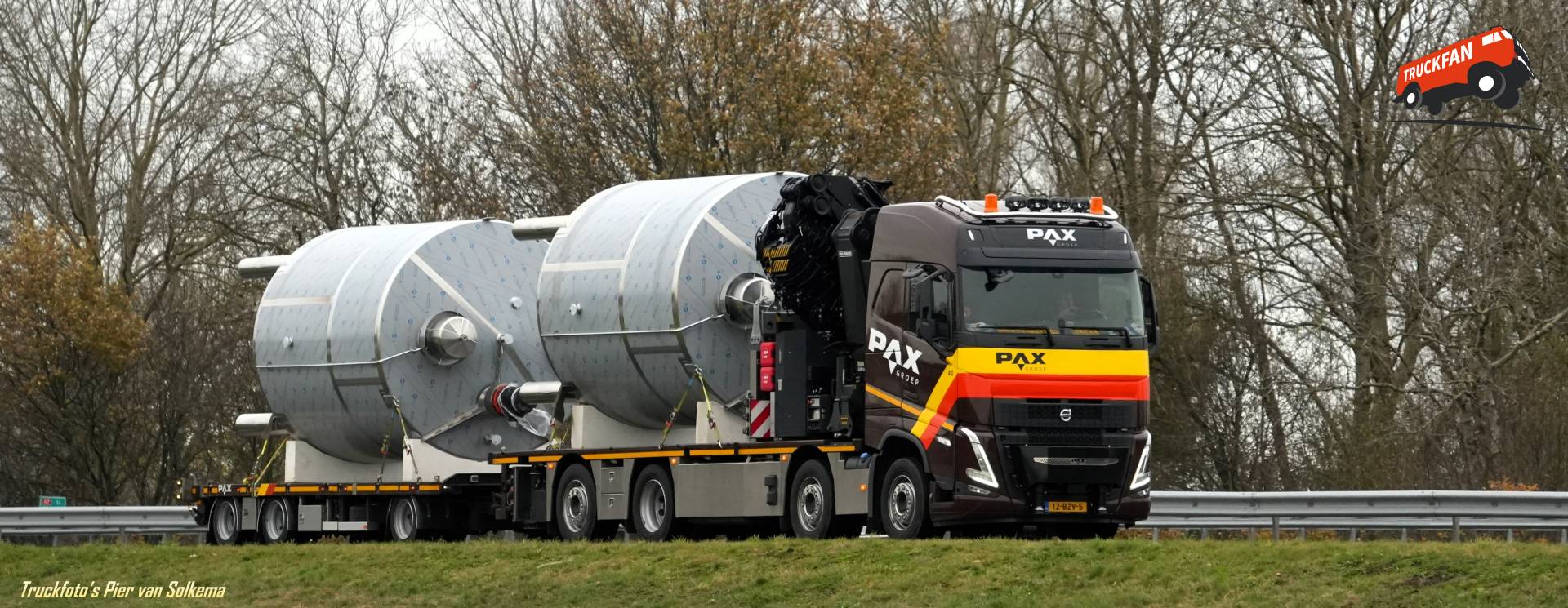 Volvo FH5 truck bij A7 Sneek