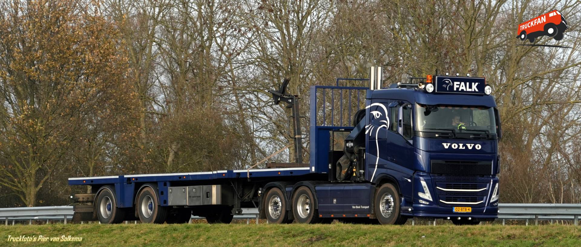 Volvo FH5 vrachtwagen met open laadbak