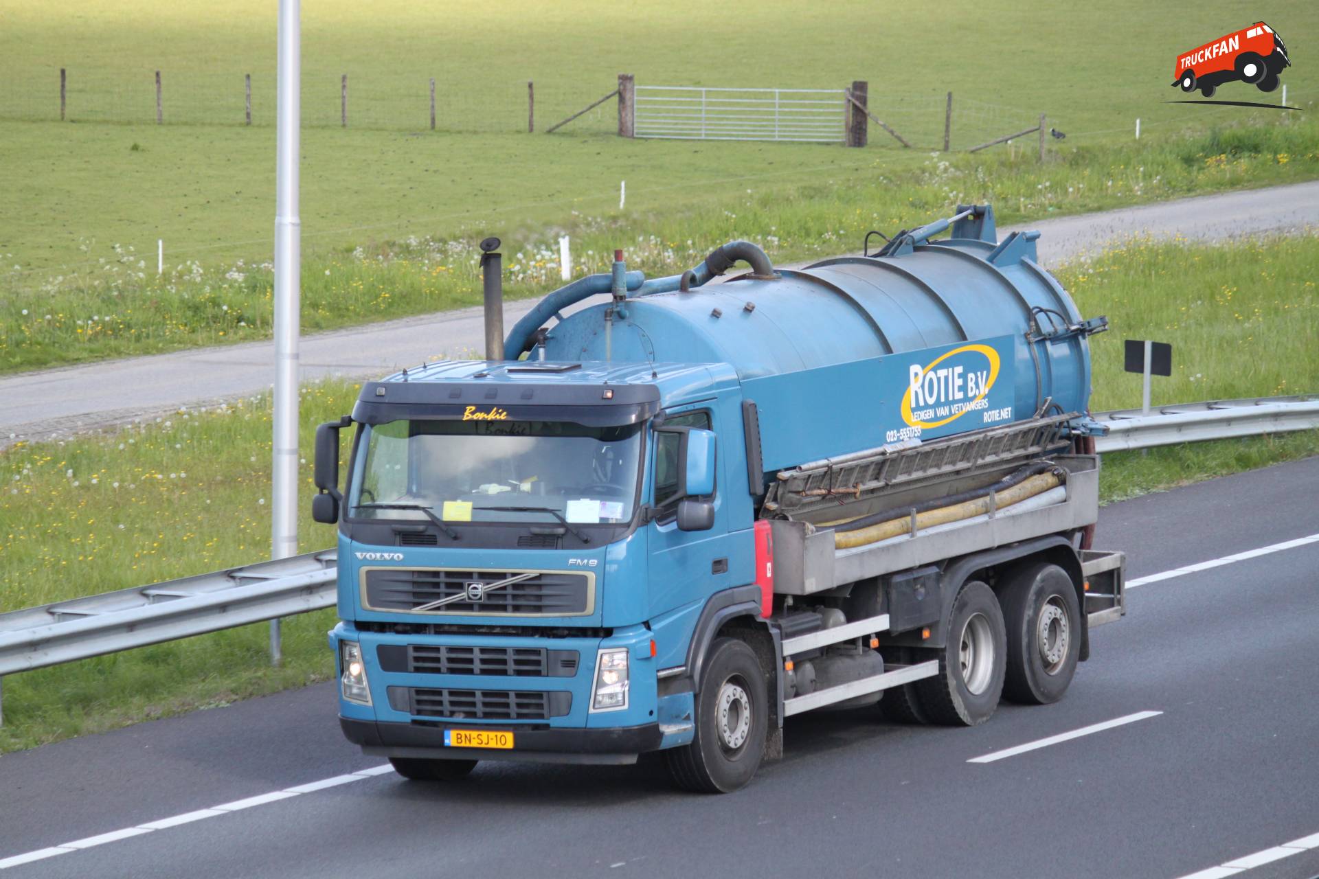 Volvo FM9 vrachtwagen van Rotie Vetveredeling B.V.