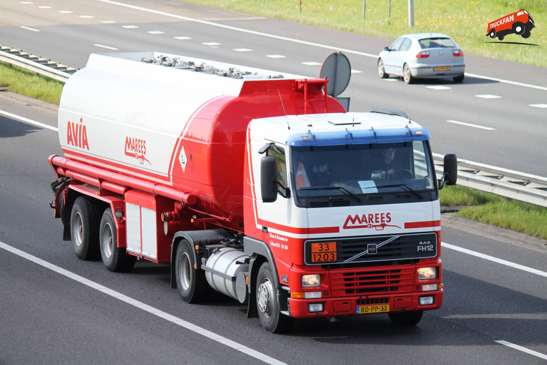 Volvo FH12 vrachtwagen van Marees