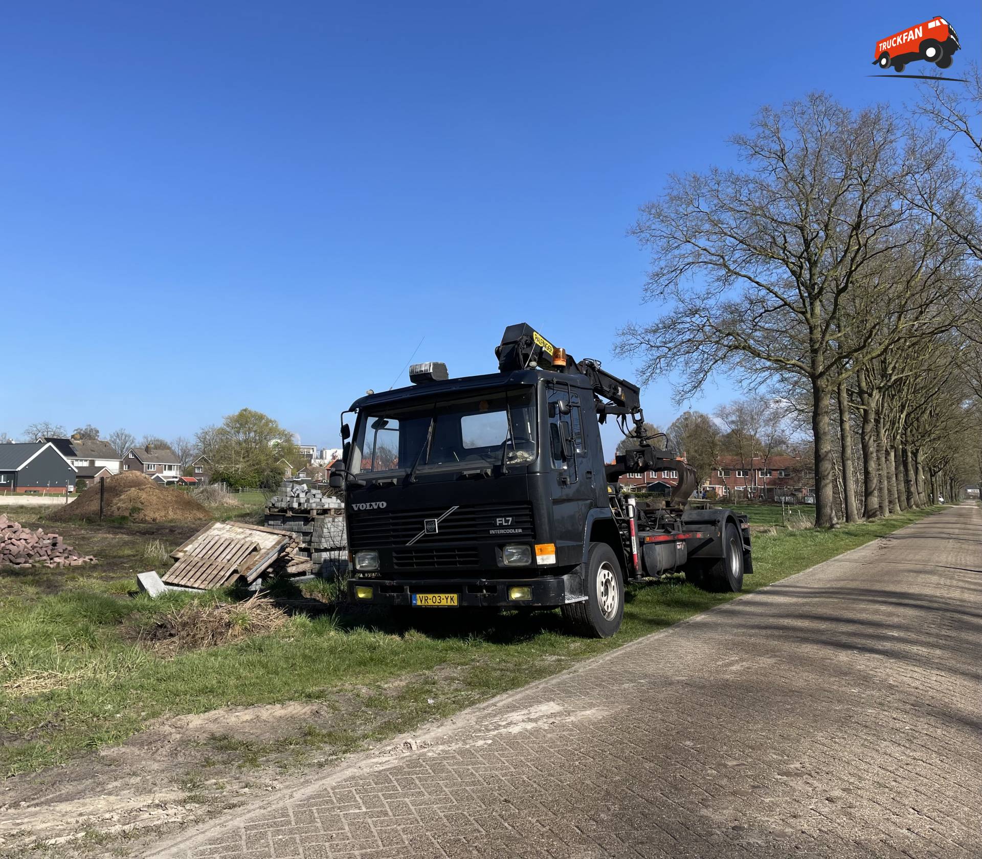 Volvo FL 7 met kraan en kabelsysteem