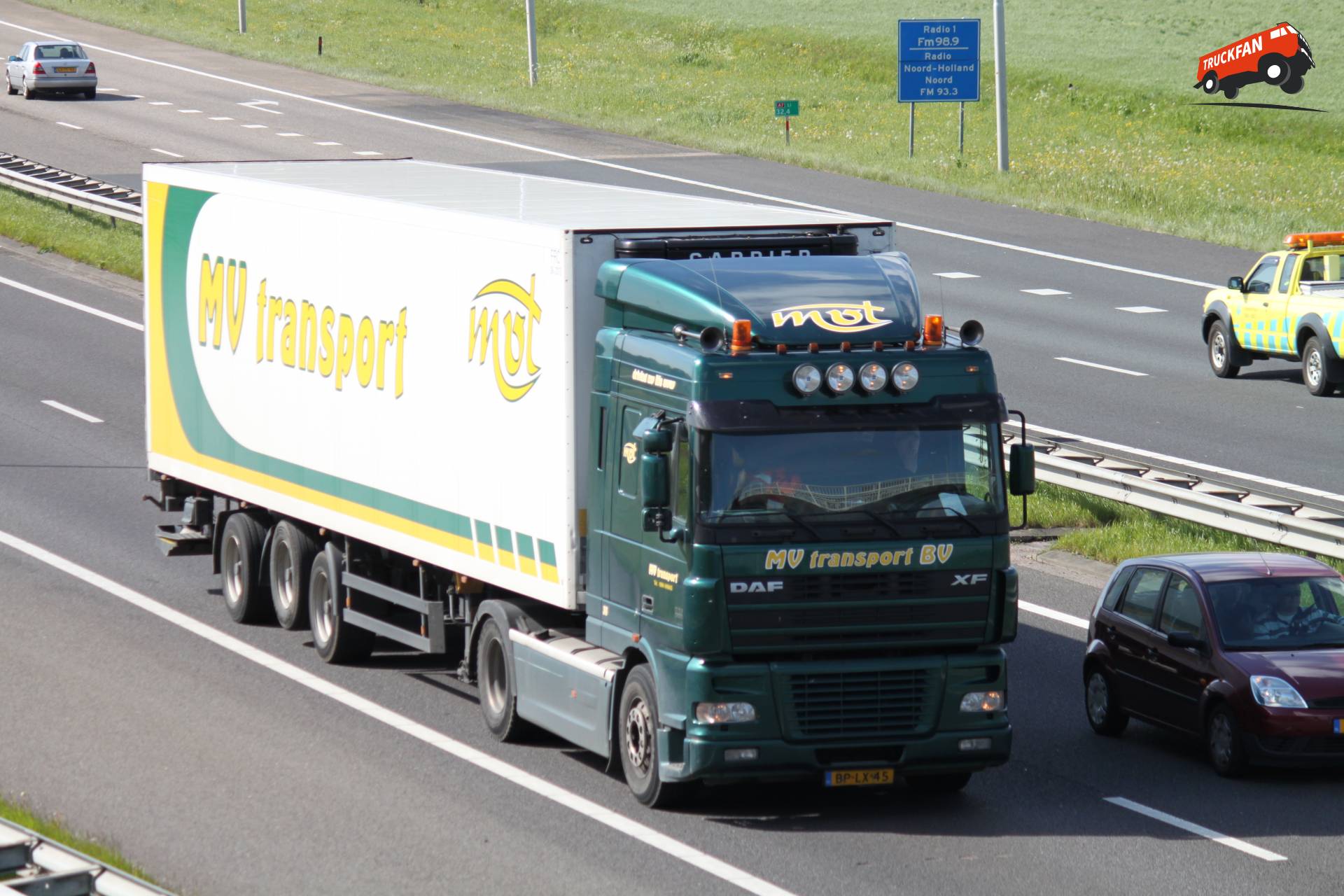 DAF XF95 vrachtwagen van MV Transport