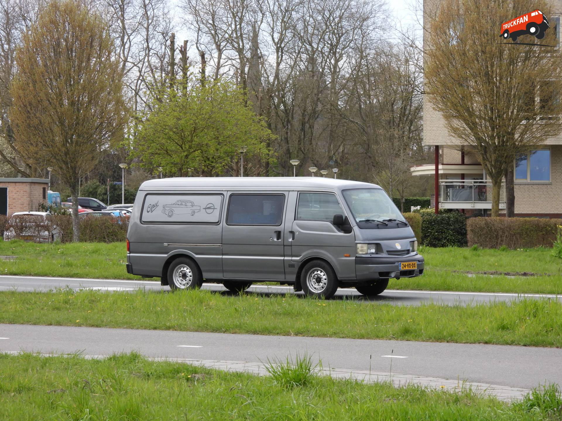 Mazda E2200 bestelwagen van 2001.