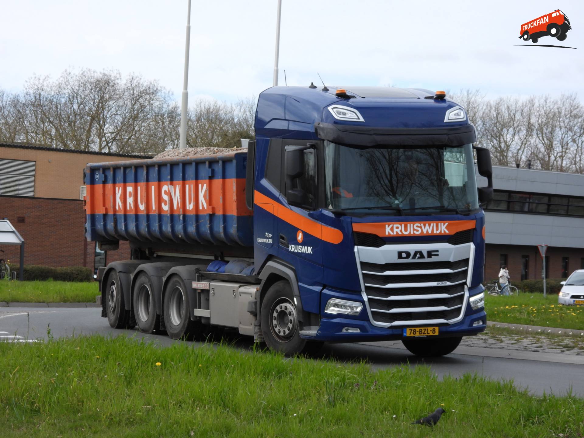 DAF XF 530 FAW vrachtwagen bij Lopikerplein Schoonhoven
