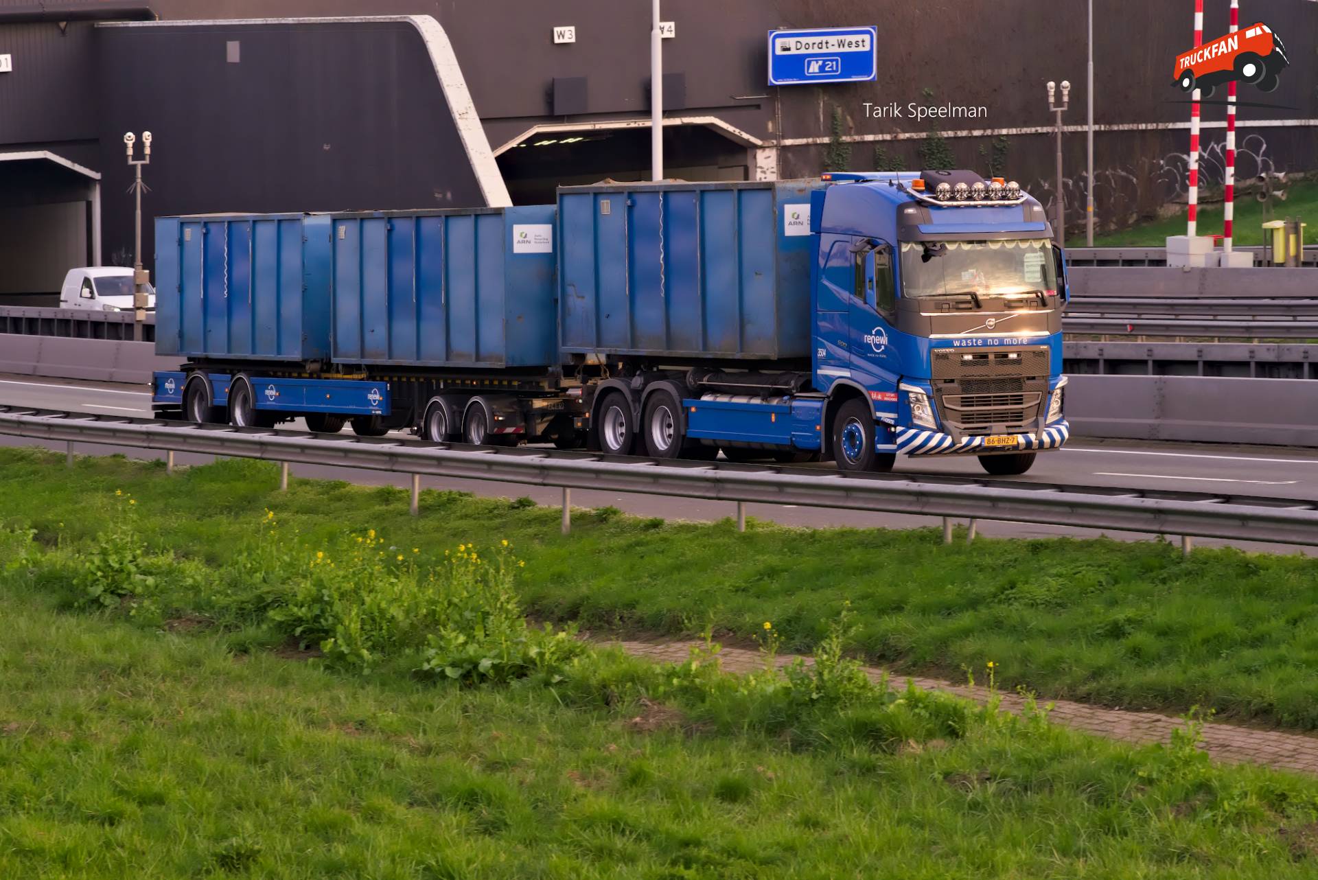 Volvo FH 4th Gen truck with license 86-BHZ-7