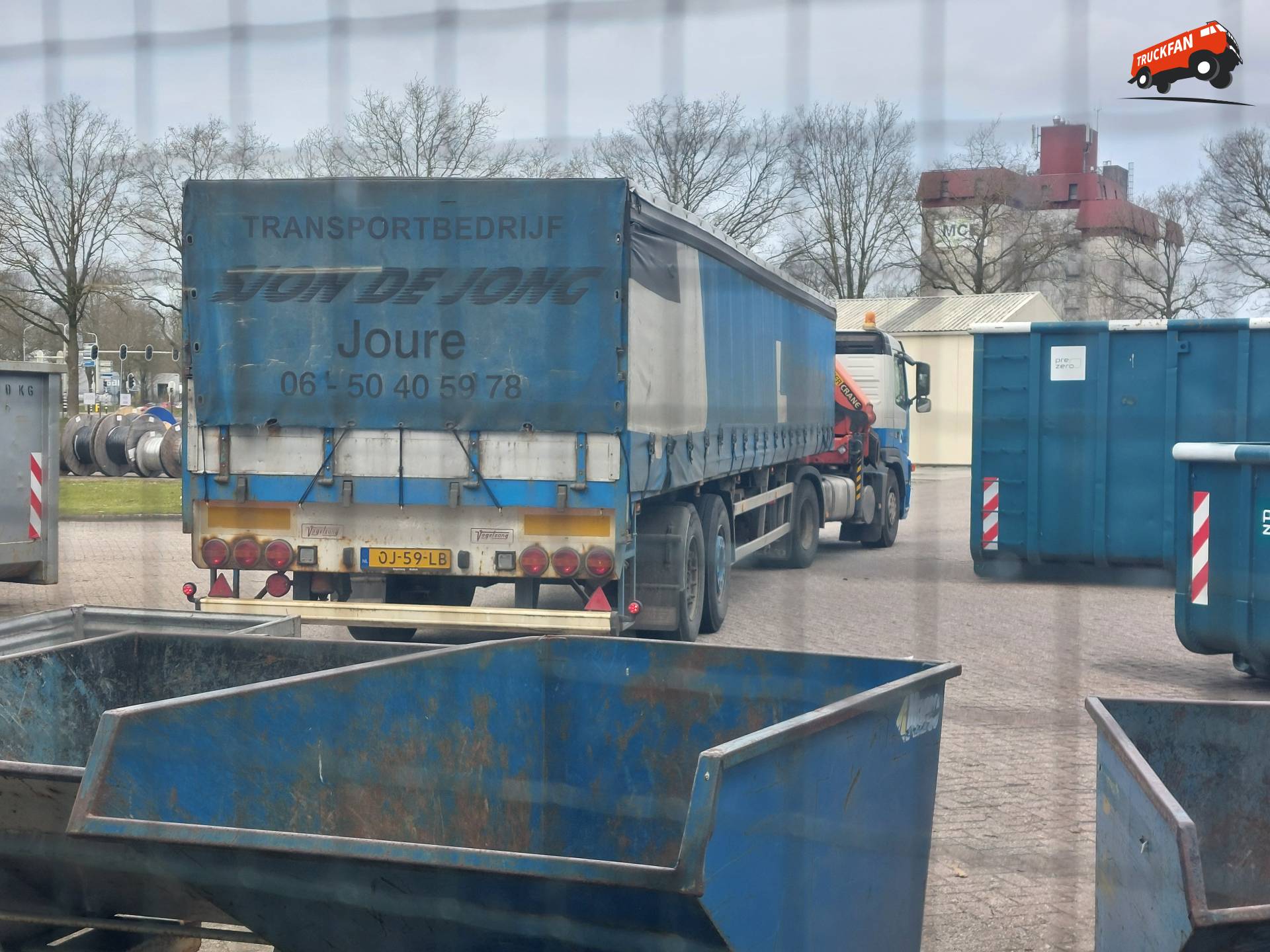Volvo FM met Vogelzang oplegger uit 2006