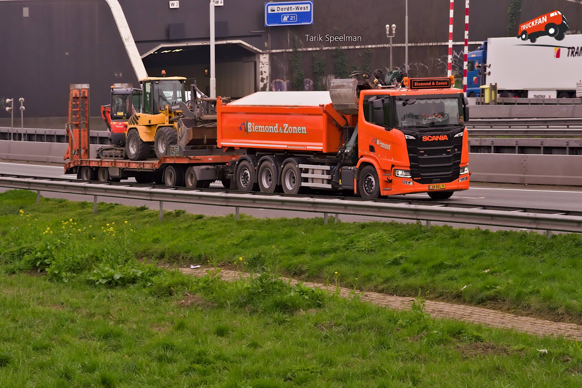 Scania 460R Kipper Truck on A16