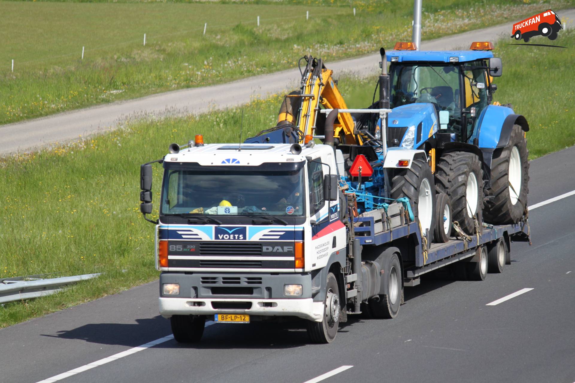 DAF 85 truck van Voets