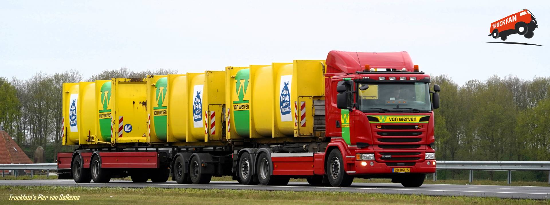 Scania R490 vrachtwagen bij A7 Joure