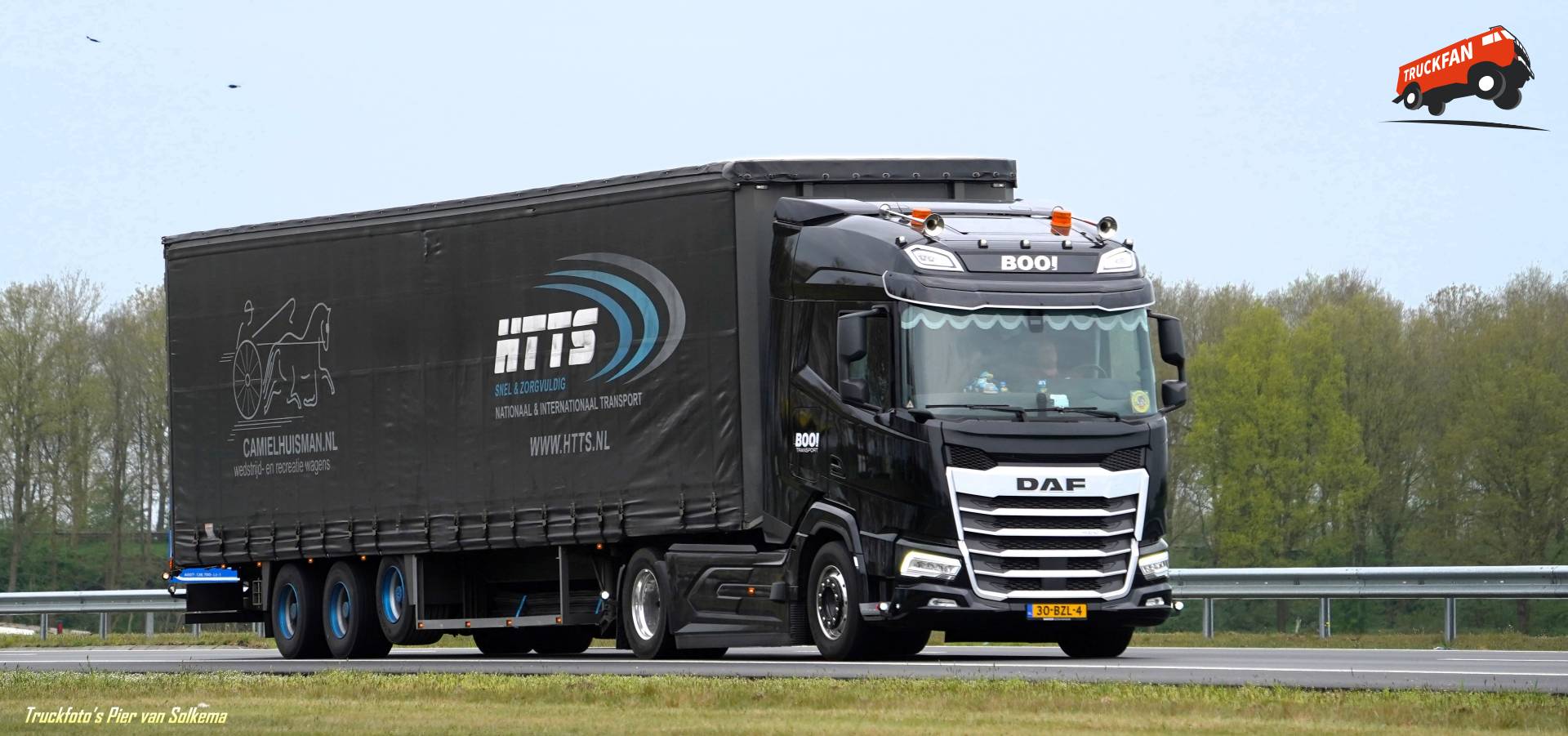 DAF XF huif oplegger op A7 Joure