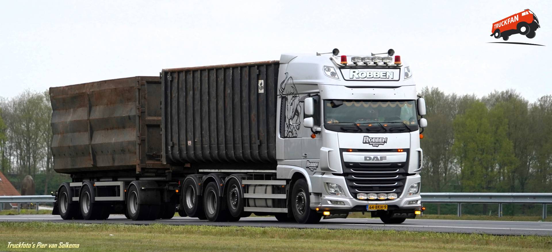 DAF XF truck bij A7 Joure
