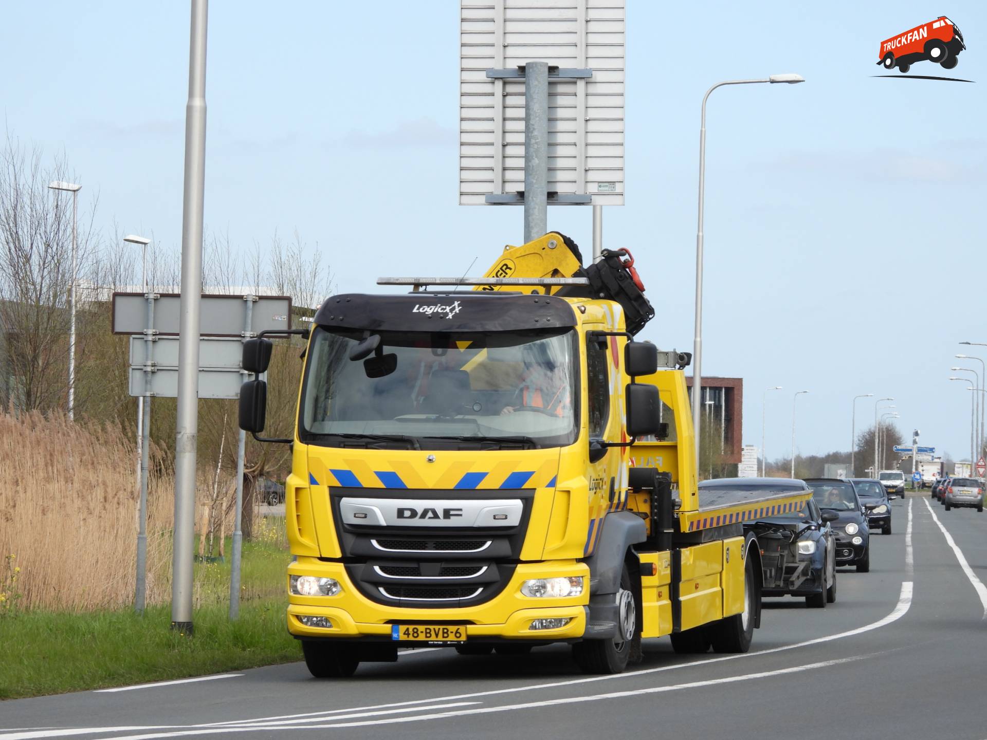 DAF LF 260 FA vrachtwagen van Logicx bij Schoonhoven