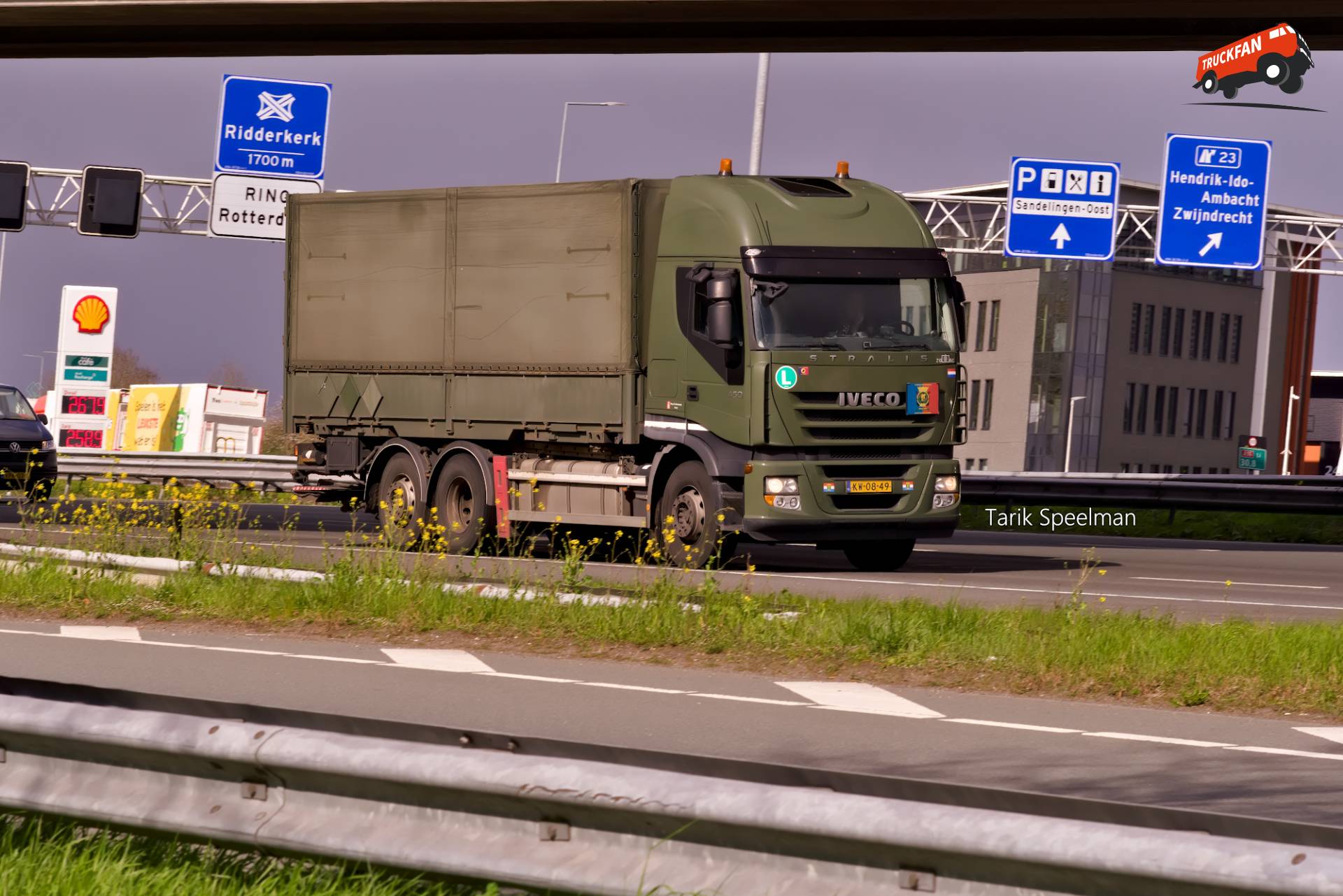Iveco Stralis vrachtwagen met kenteken KW-08-49