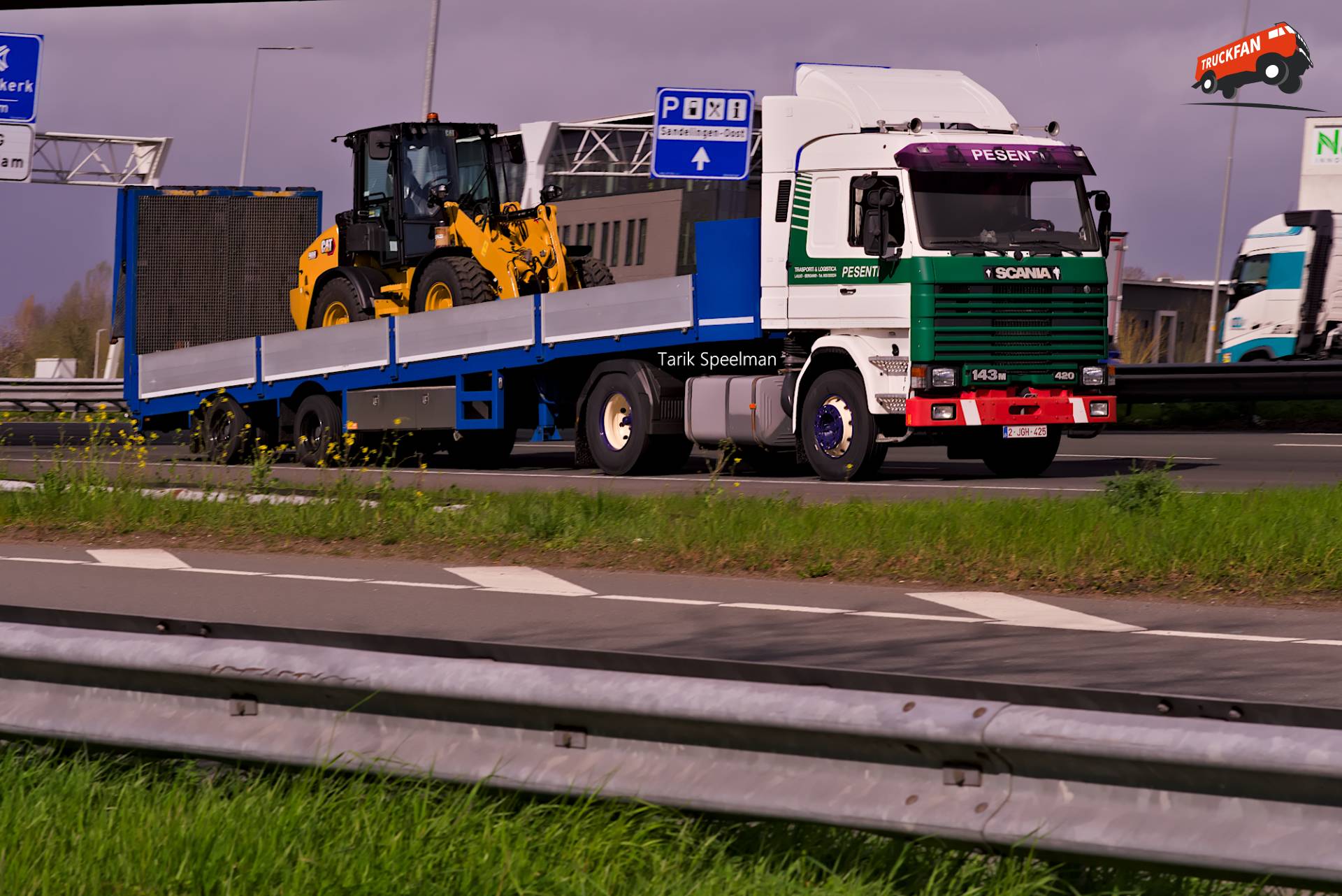Scania 143M vrachtwagen van PESENTI op A16