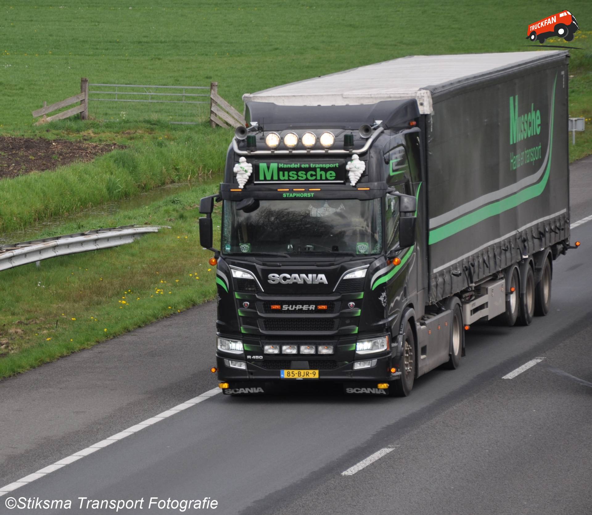Scania R450 truck by Mussche Transport