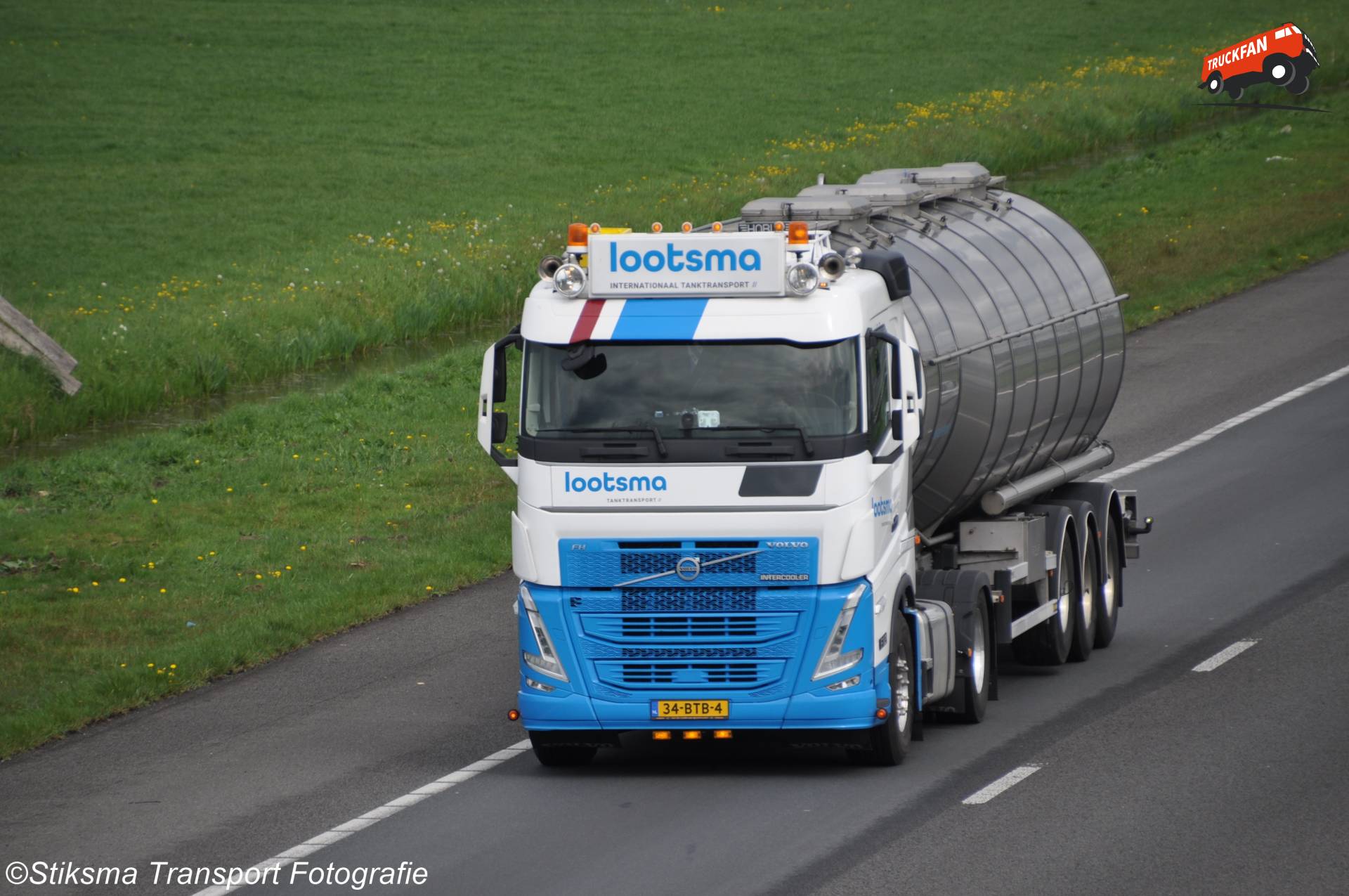 Volvo FH Tanktransport voertuig van Lootsma