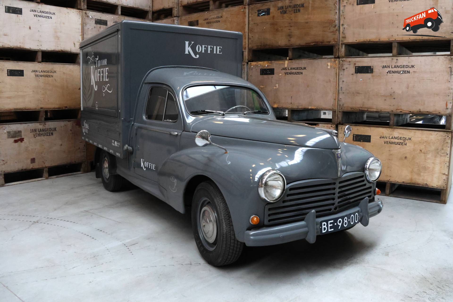 Peugeot 203 op Oldtimerfestival Venhuizen