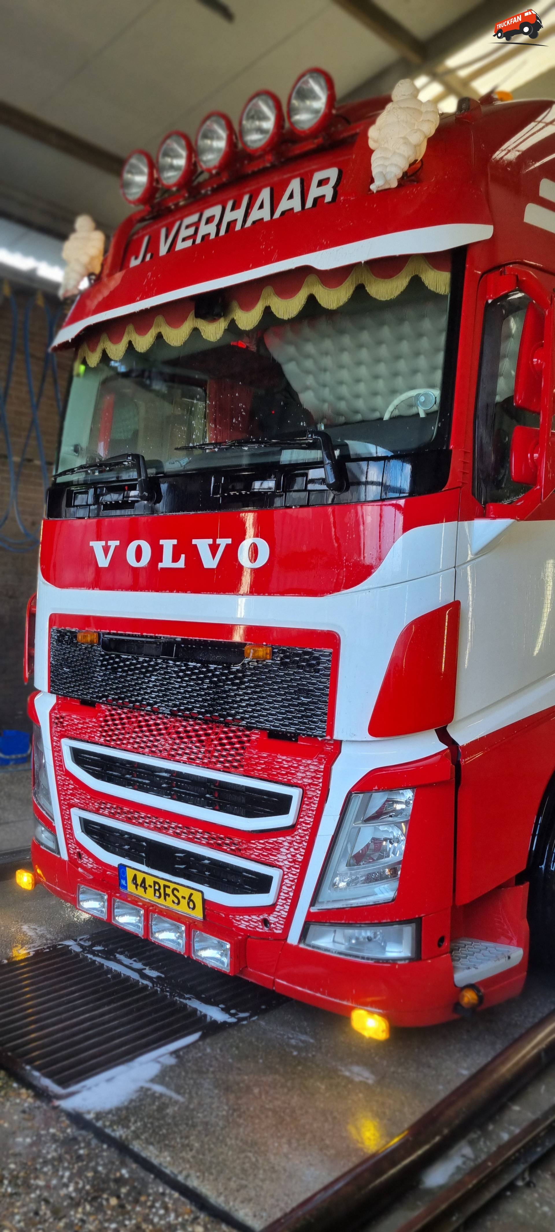 J verhaar in de wasstraat bij Boudewijn Transport