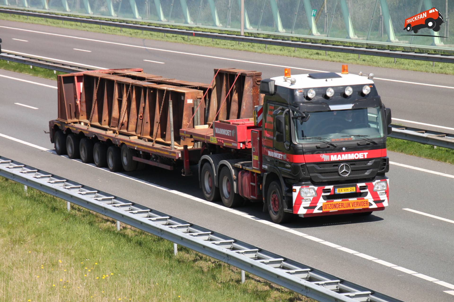 Mercedes-Benz Actros truck