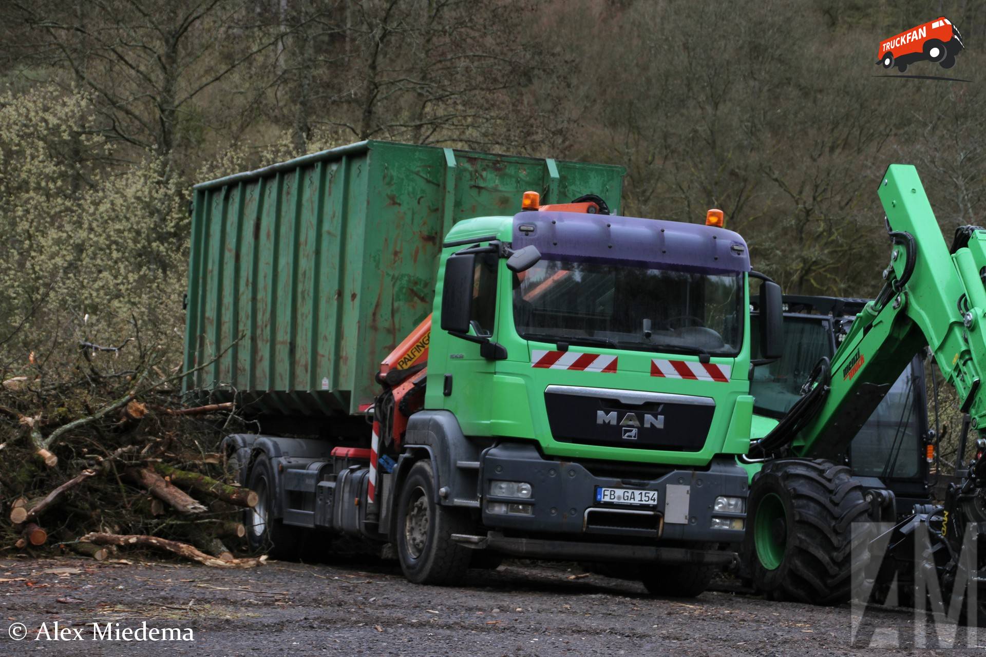 MAN TGS vrachtwagen met Palfinger kraan