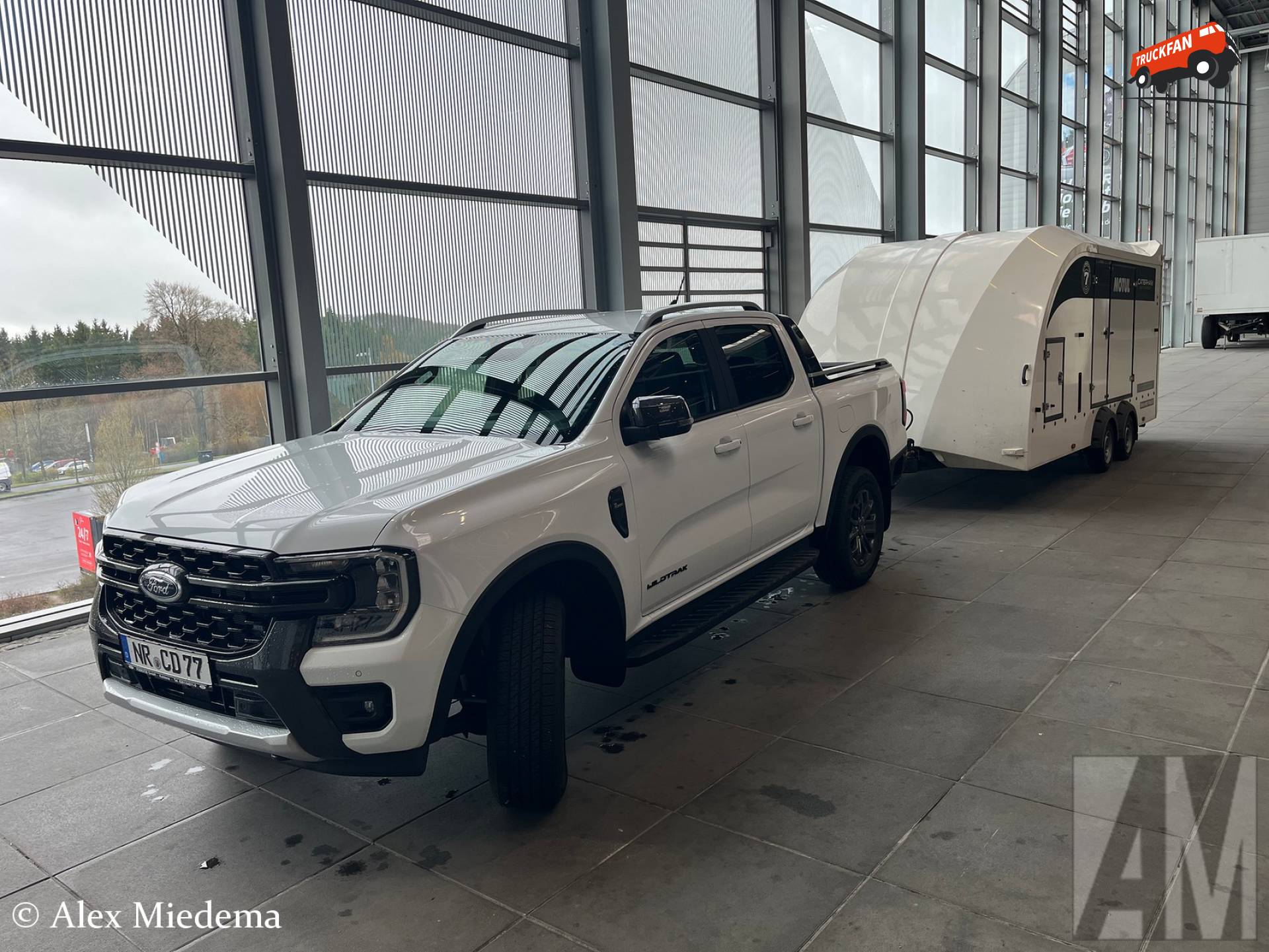 Ford Ranger en Brian James trailer op Nürburgring Boulevard 4 april 2026