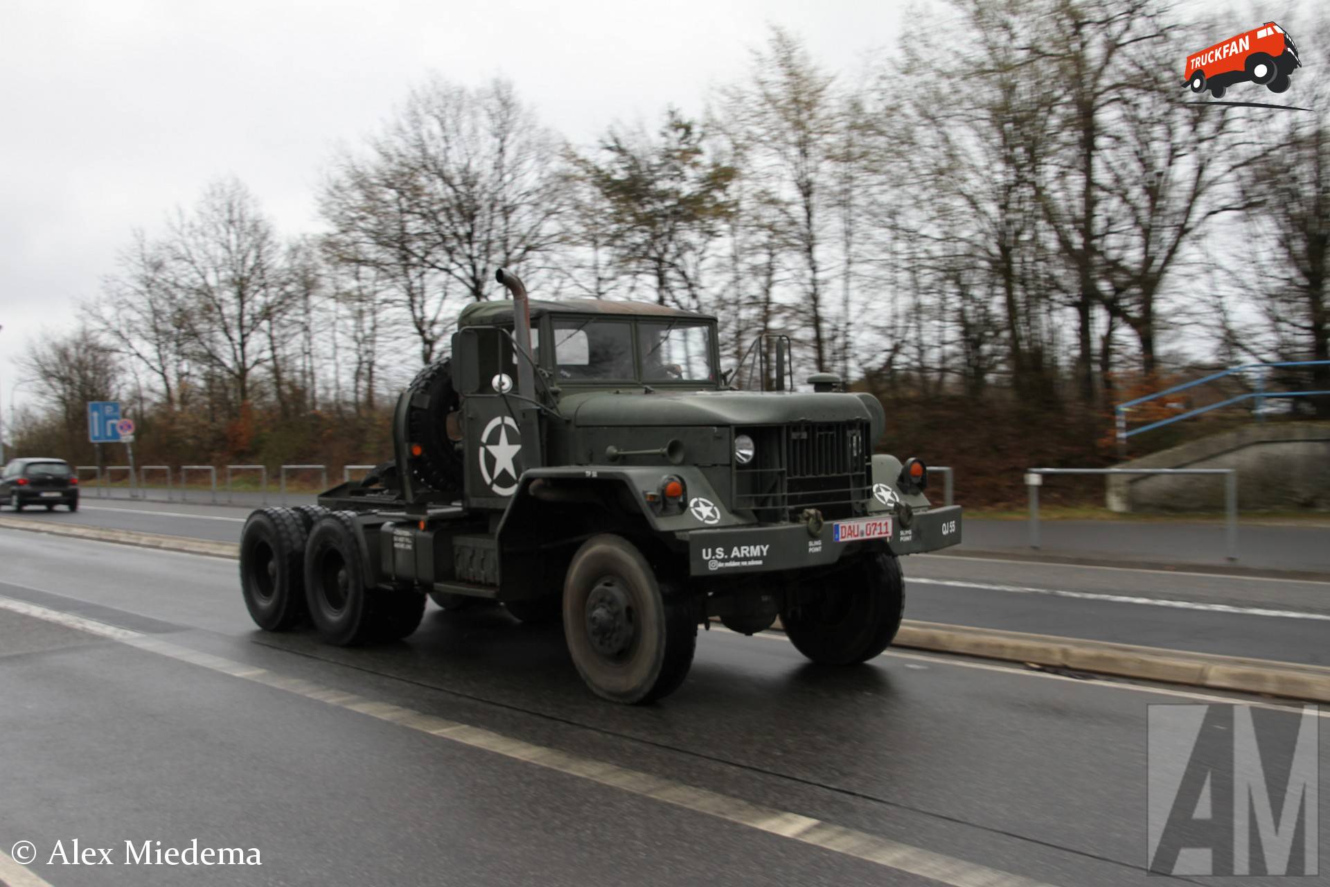 Ex US Army REO M-truck met kenteken DAU-0711