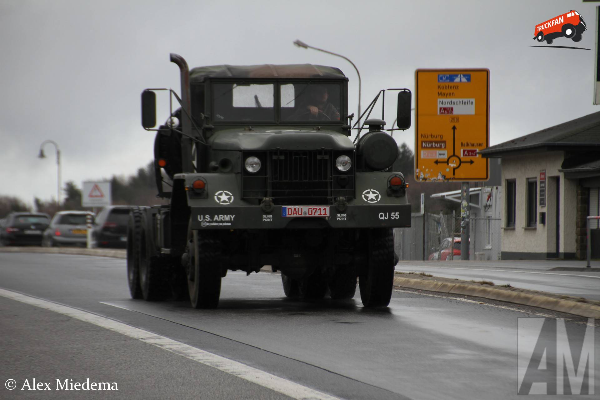 REO M-truck op openbare weg bij Nürburgring