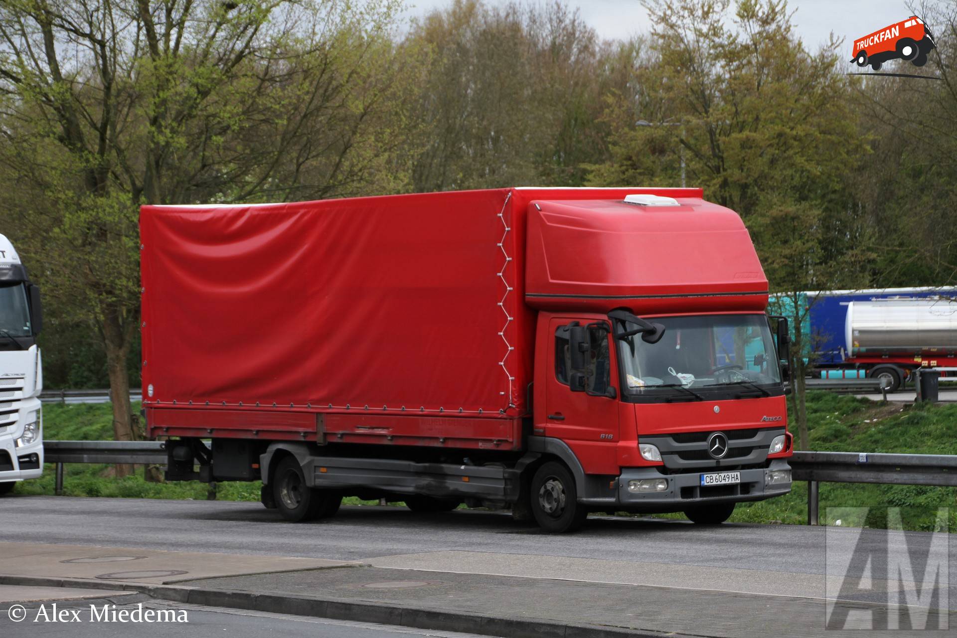 Bulgaarse Mercedes-Benz Atego met topsleeper