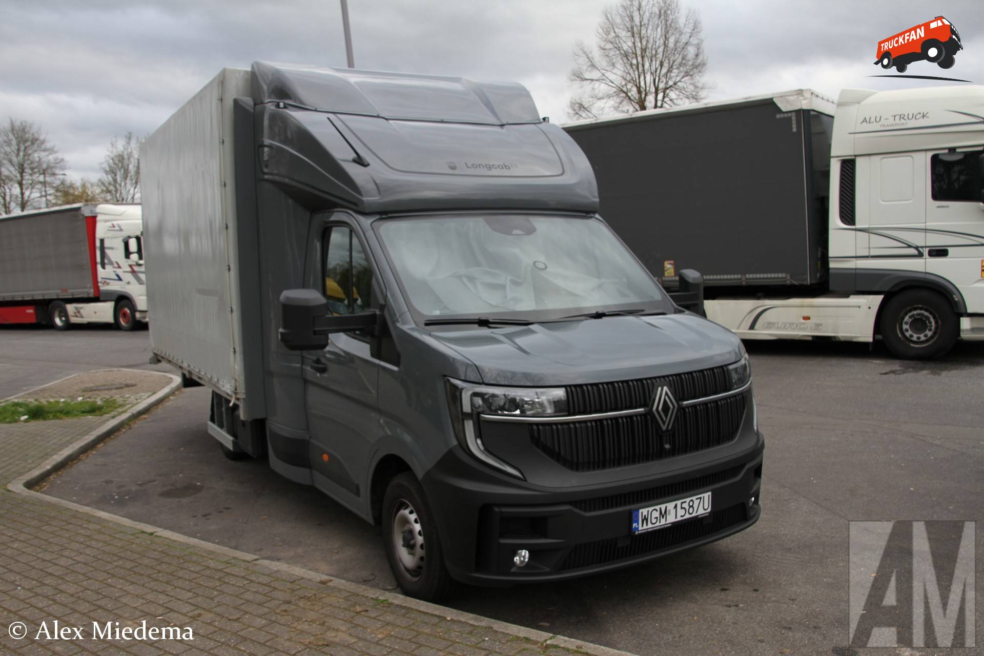 Renault Master Longcab bij Raststätte Bedburger Land West