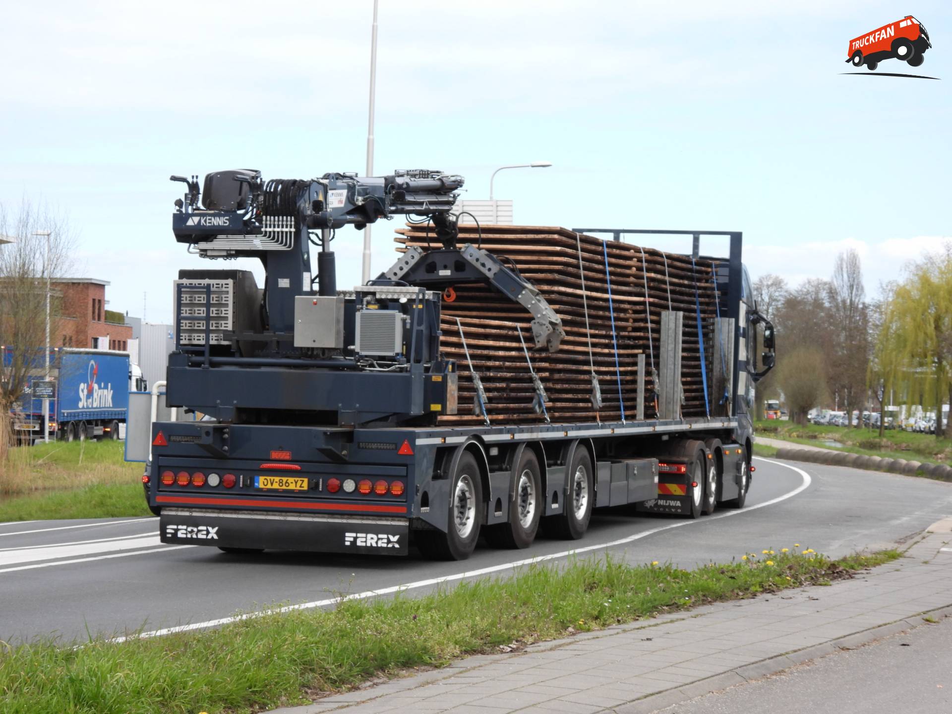 Volvo FH13 500 6x2 met Diesel en LNG motor