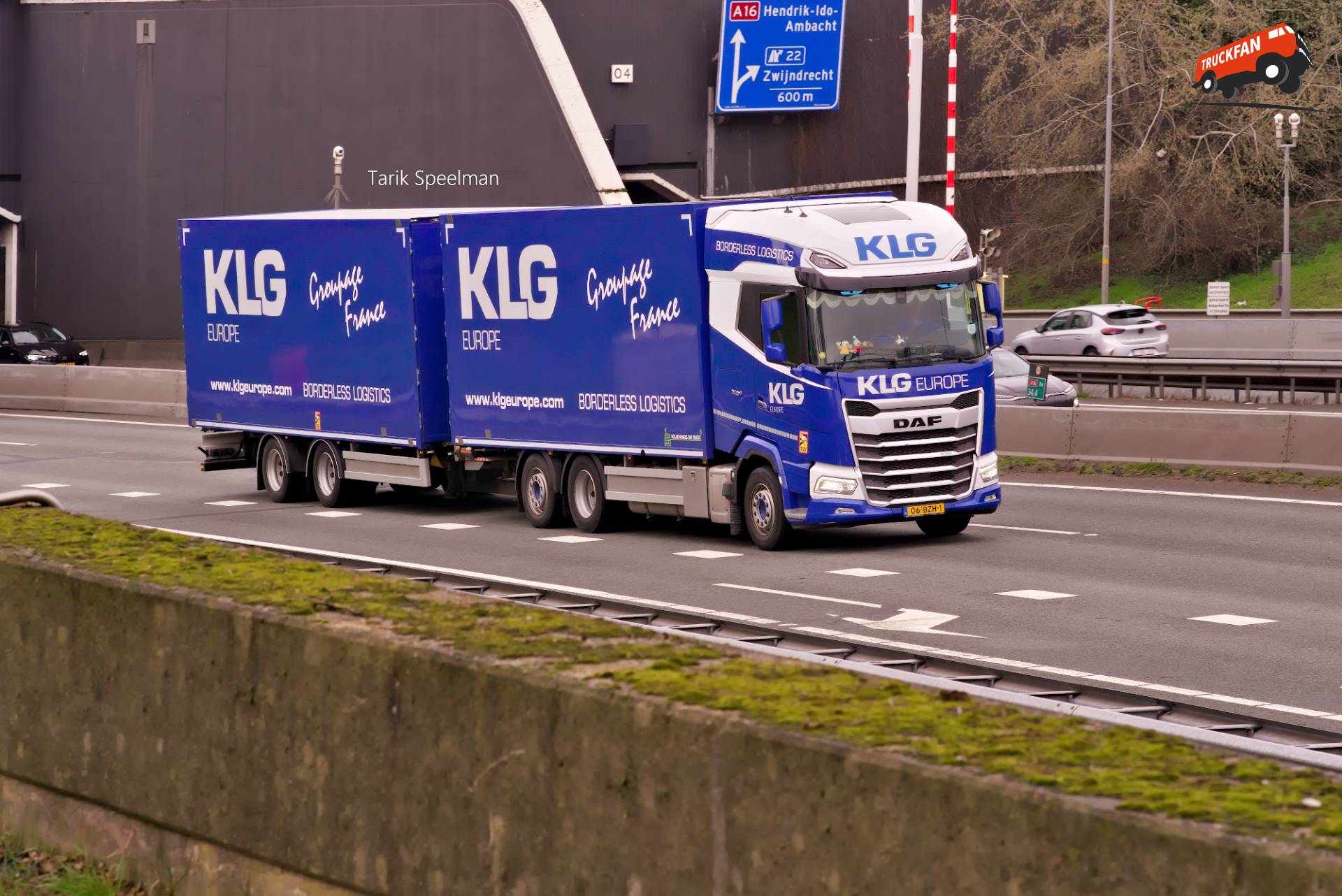 DAF XG+ vrachtwagen met kenteken 06-BZH-1