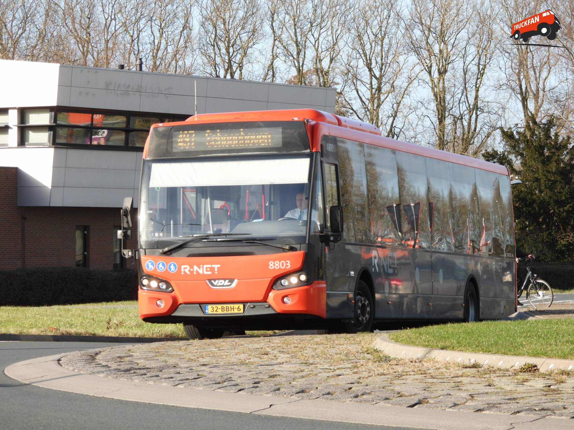Arriva Zuid-Holland Noord R-Net bus 8803