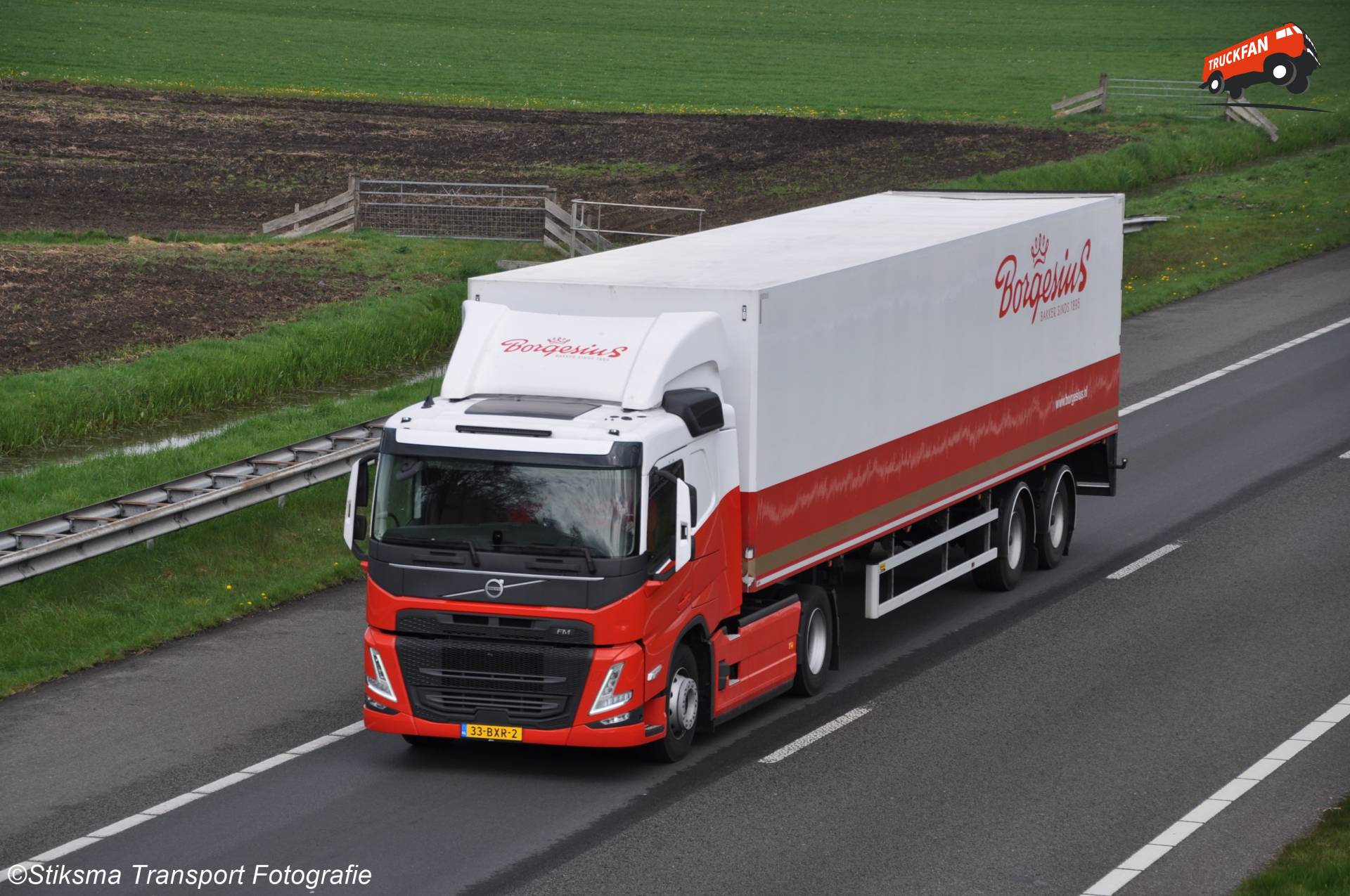 Volvo FM 5th Gen Gesloten Transport Truck